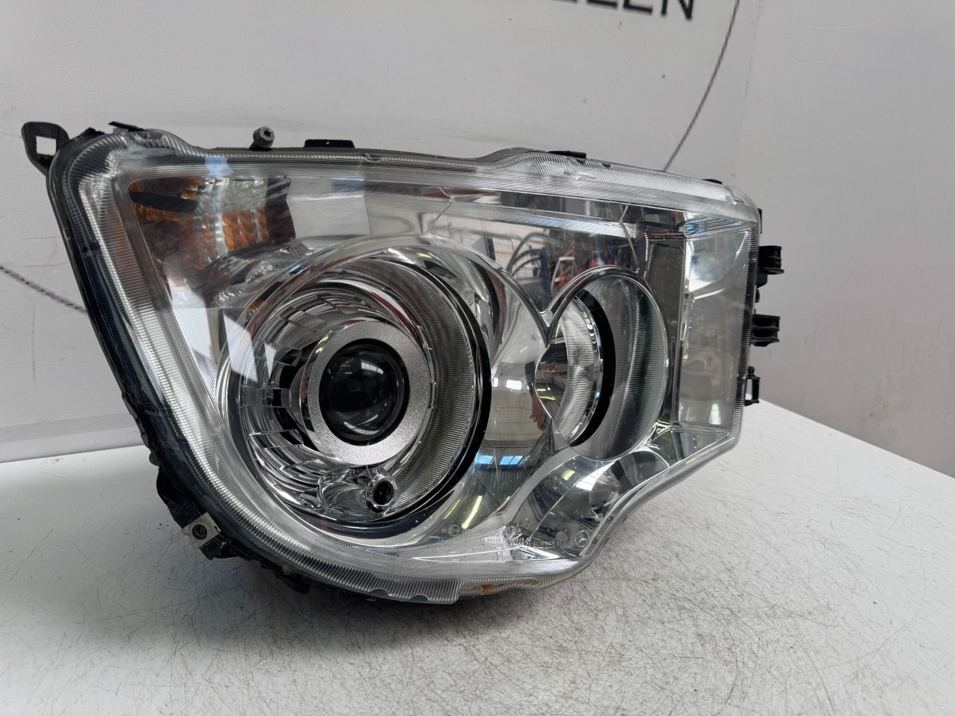 MERCEDES ACTROS XENON KOPLAMP RECHTS A9608202739, Gebruikt, Mercedes-Benz AG, Mercedes-Benz, Ophalen of Verzenden