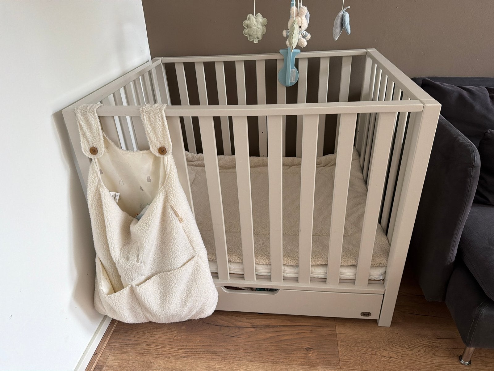 Box met matras en twee boxkleden - Zo goed als nieuw, 70 tot 85 cm, Ophalen of Verzenden, Zo goed als nieuw, Minder dan 140 cm