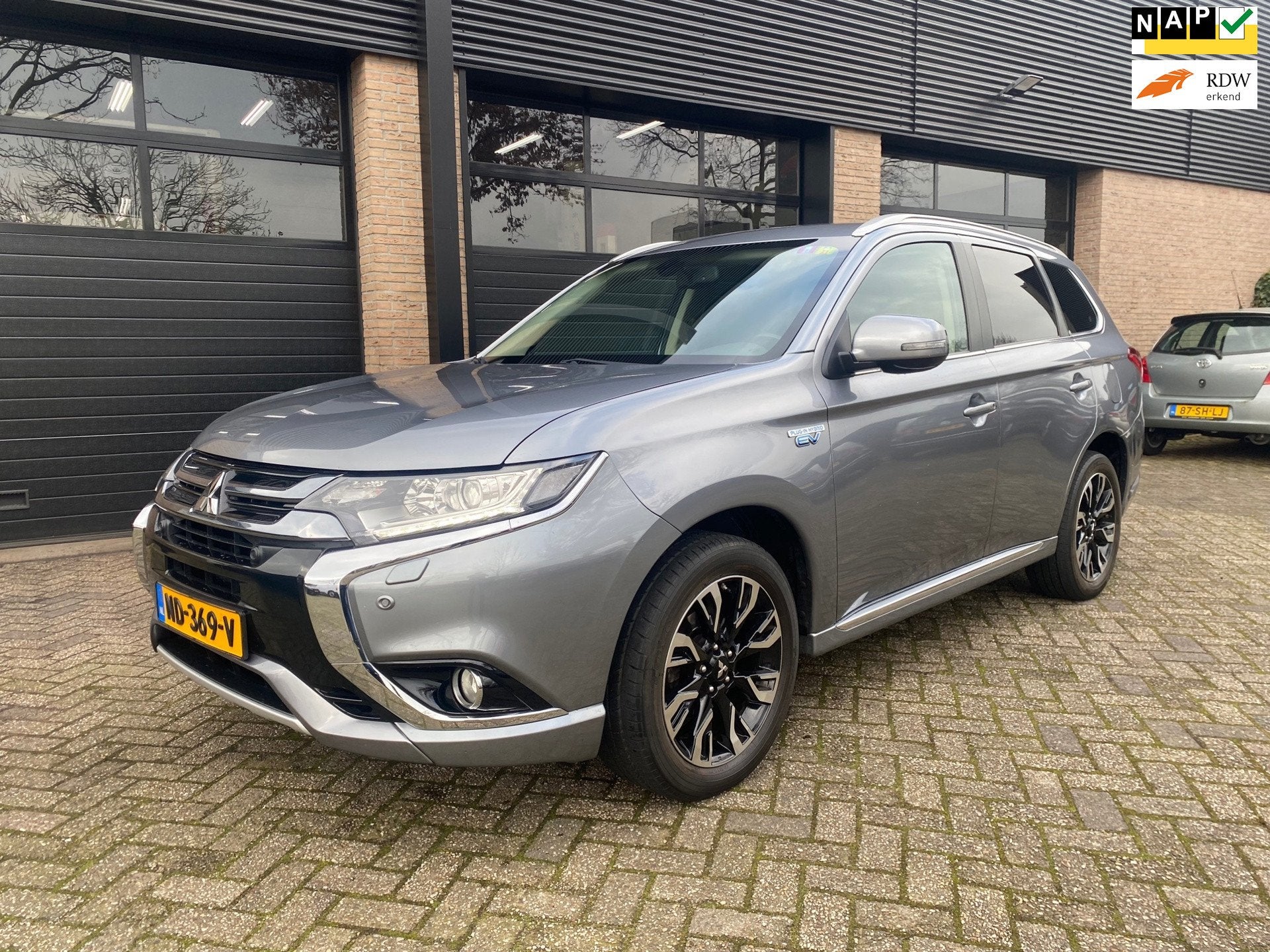 Mitsubishi Outlander 2.0 PHEV Executive Edition, 4 cilinders, 1820 kg, Bedrijf, Vierwielaandrijving