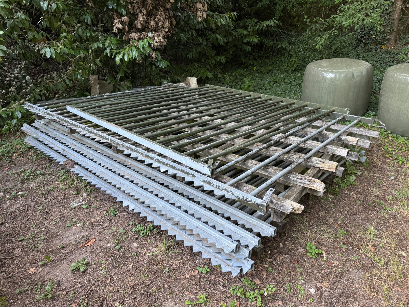 Gegalvaniseerd spijlen hekwerk 60 meter hek + 2 draaipoorten, Ophalen, Met poort, Gebruikt, Spijlenhekwerk