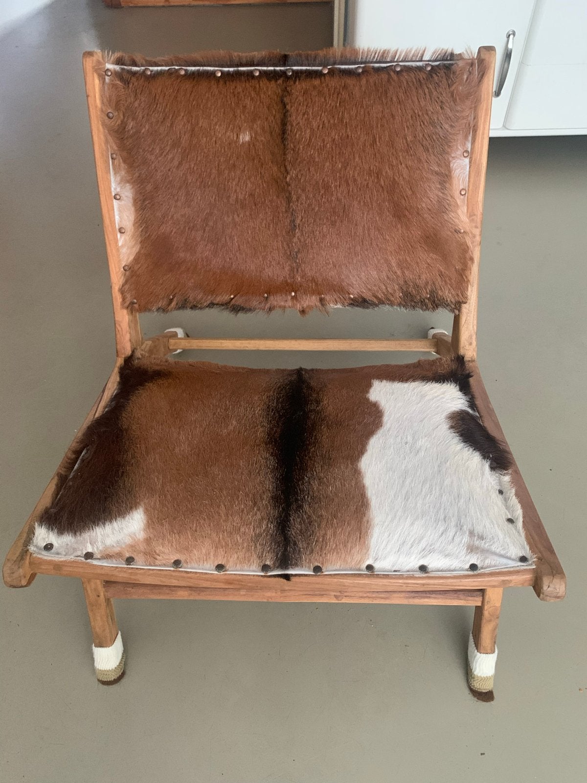 Unieke houten stoel met geitenvel bekleding, Ophalen