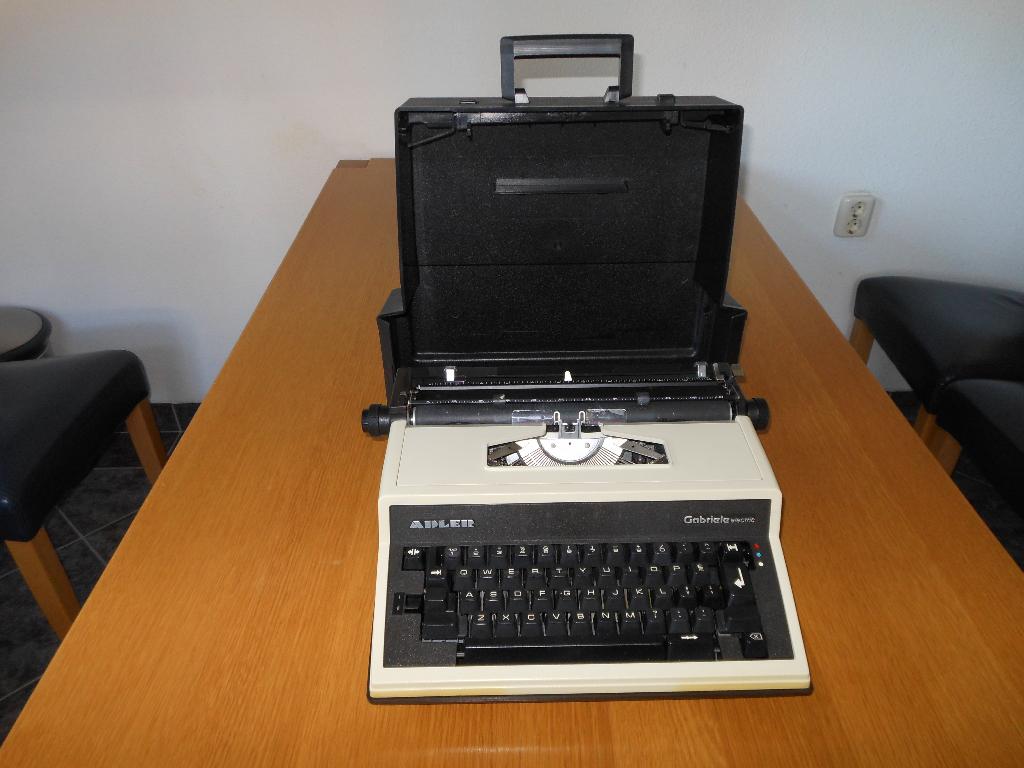 TRIUMPH ADLER GABRIELE ELECTRIC, Diversen, Typemachines, Ophalen, Gebruikt