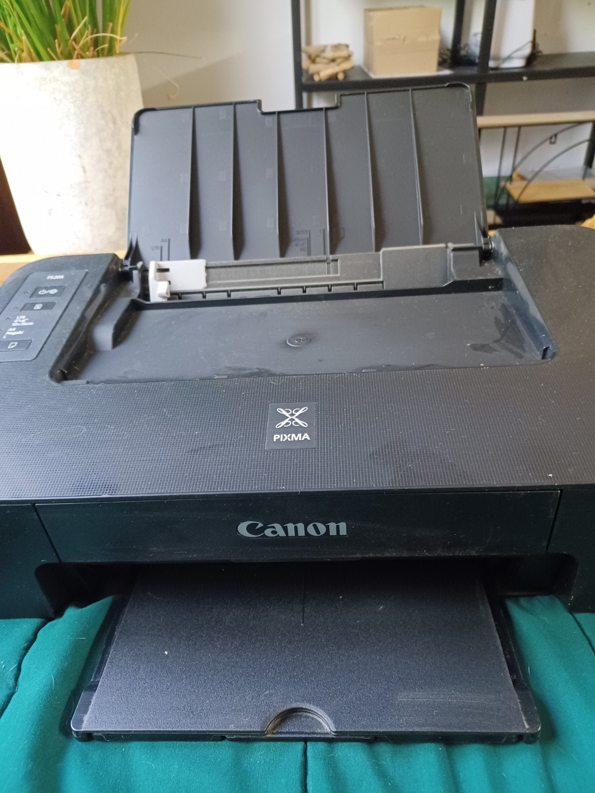 Canon foto printer met veel papier, Computers en Software, Printers, Ophalen of Verzenden, Zo goed als nieuw