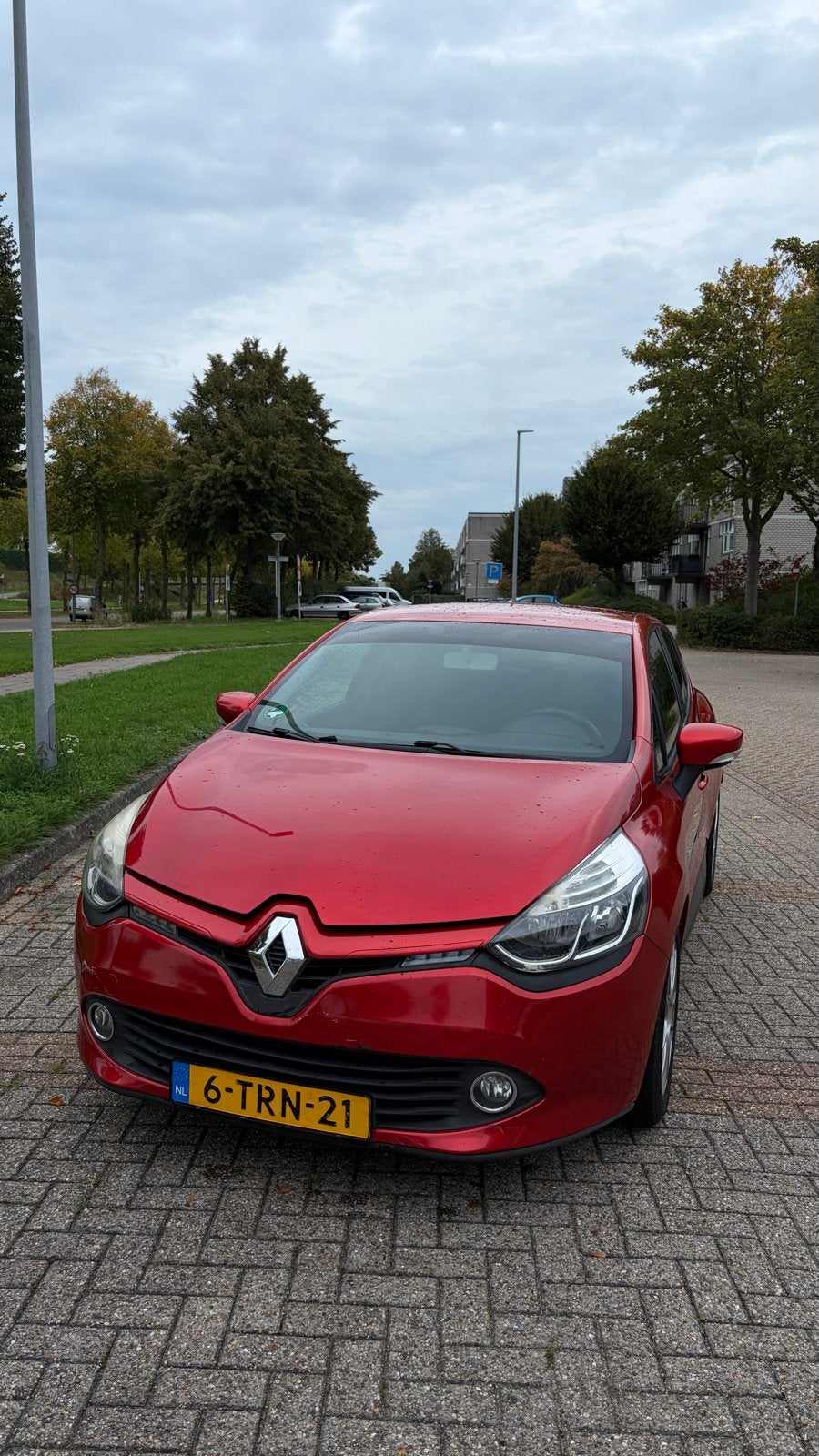 Renault Clio 0.9 TCE 90 5D ECO 2013 Rood, Voorwielaandrijving, Stof, 40 €/maand, Zwart