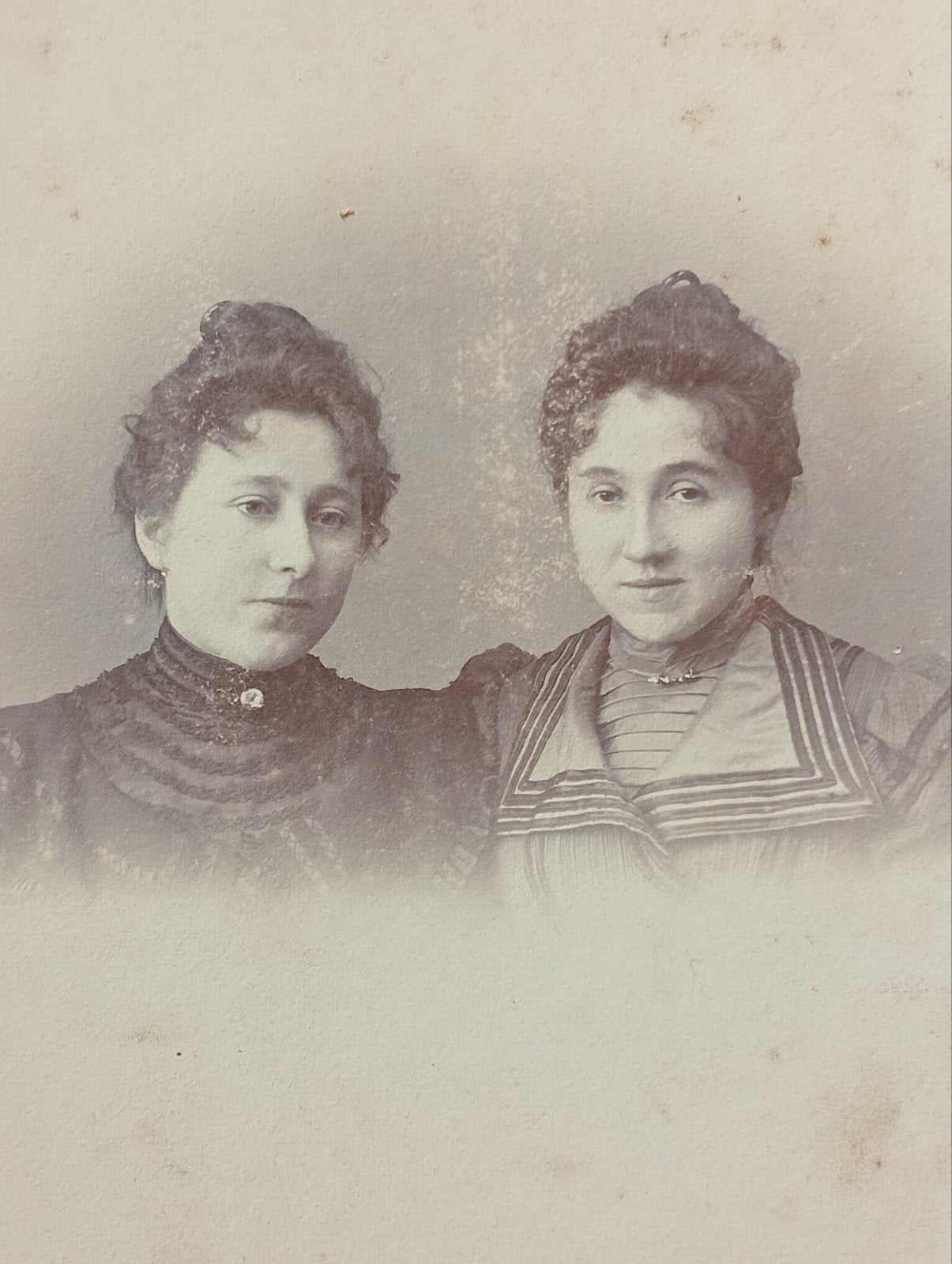 Antieke foto van twee vrouwen, J. Ephraim Arnhem, Ophalen of Verzenden, Voor 1940, Gebruikt