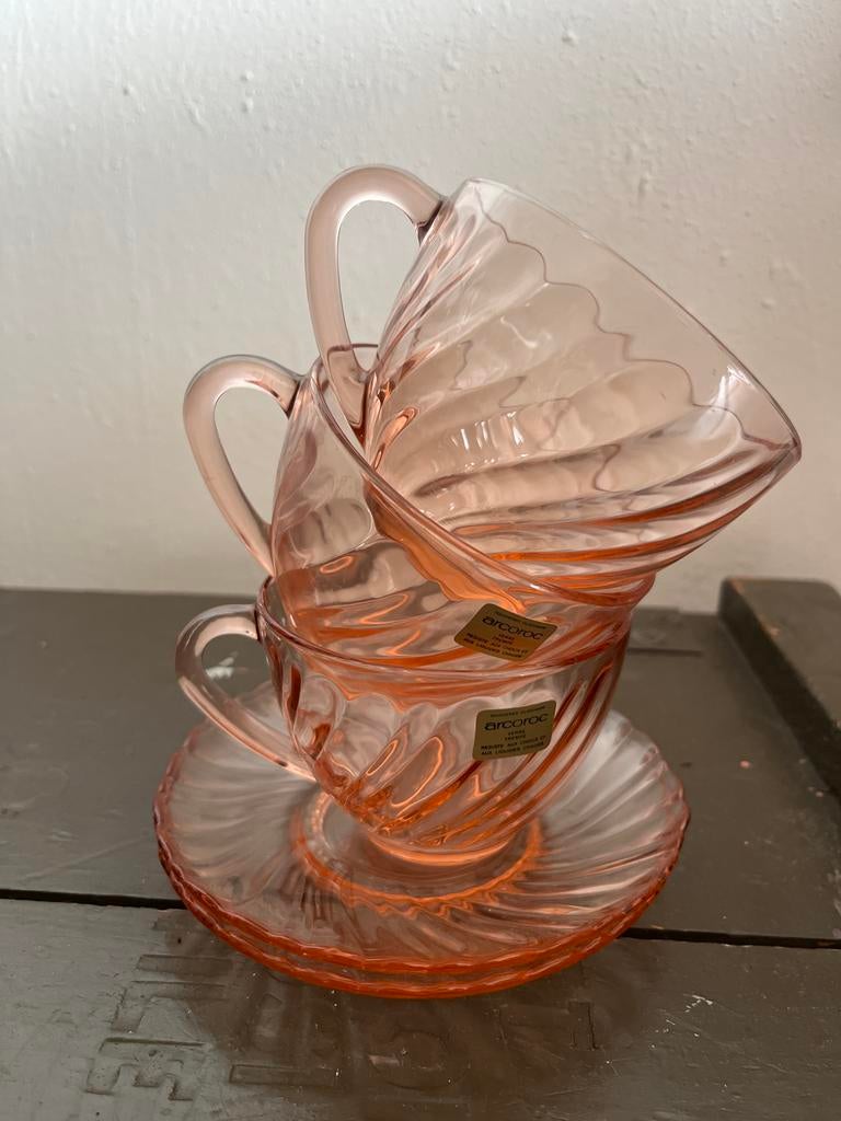 Vintage Arcoroc France Rosaline Swirl Kop en Schotel Set, Huis en Inrichting, Ophalen of Verzenden, Zo goed als nieuw