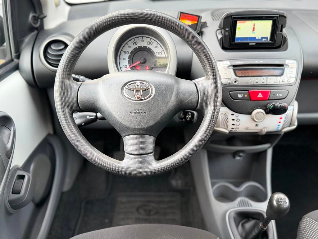 Toyota Aygo 1.0 Navigator|NAP|AIRCO|NAVI|CRUISE|DEALER ONDH!, Voorwielaandrijving, Euro 5, Stof, Gebruikt