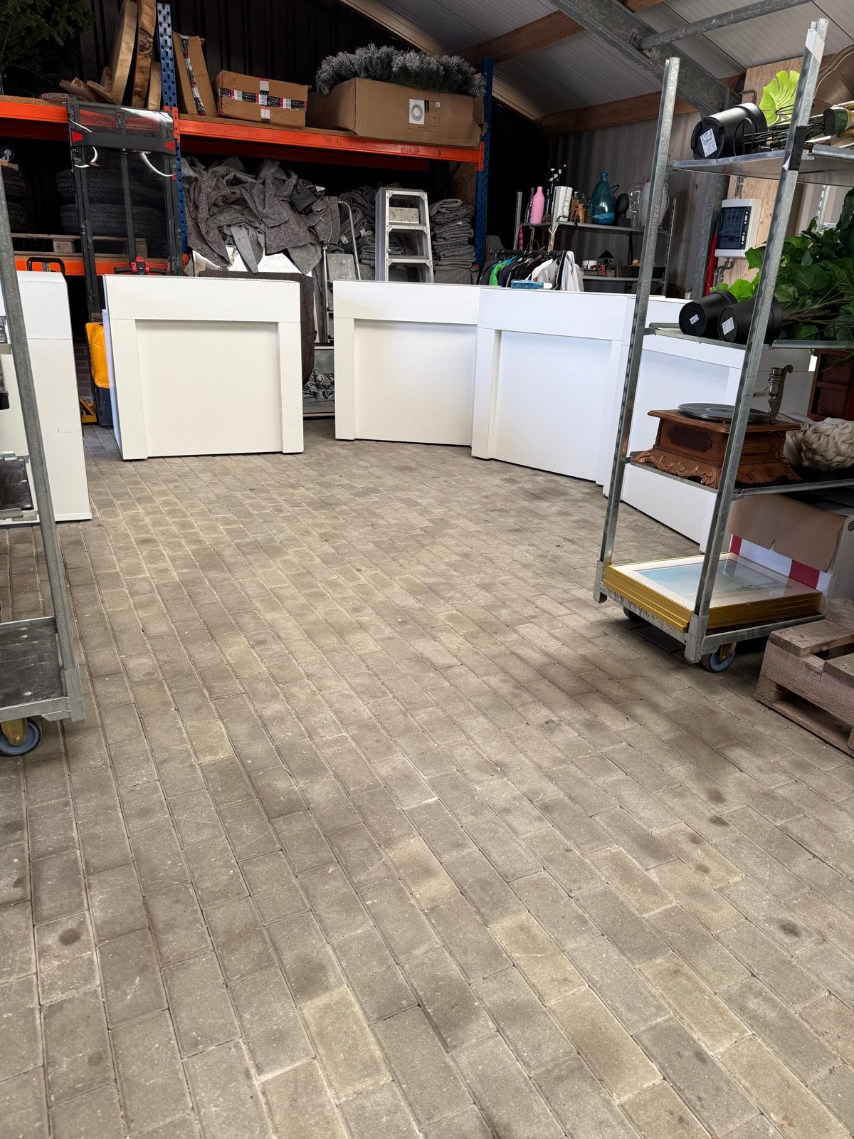 5x Verrijdbare balie met 1 x Monitor, Ophalen, Gebruikt, Meubilair