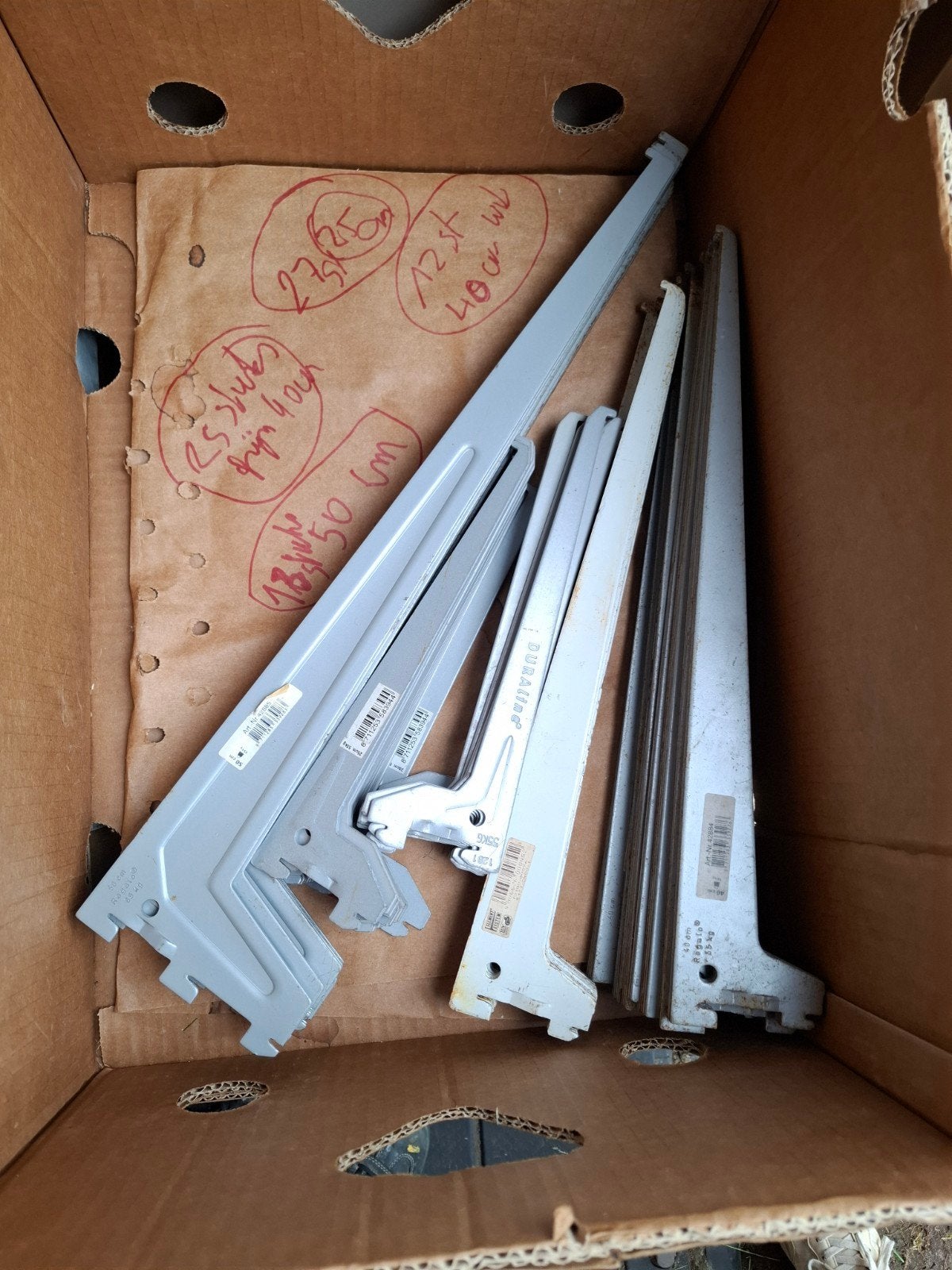 Diverse plankdragers voor wandplanken en 4 rails.1.5 per, Ophalen of Verzenden, Gebruikt
