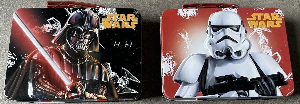 STAR WARS - 2 BLIKKEN LUNCHBOXEN - DARTH VADER/STORM TROOPER, Verzamelen, Star Wars, Ophalen of Verzenden, Zo goed als nieuw, Gebruiksvoorwerp
