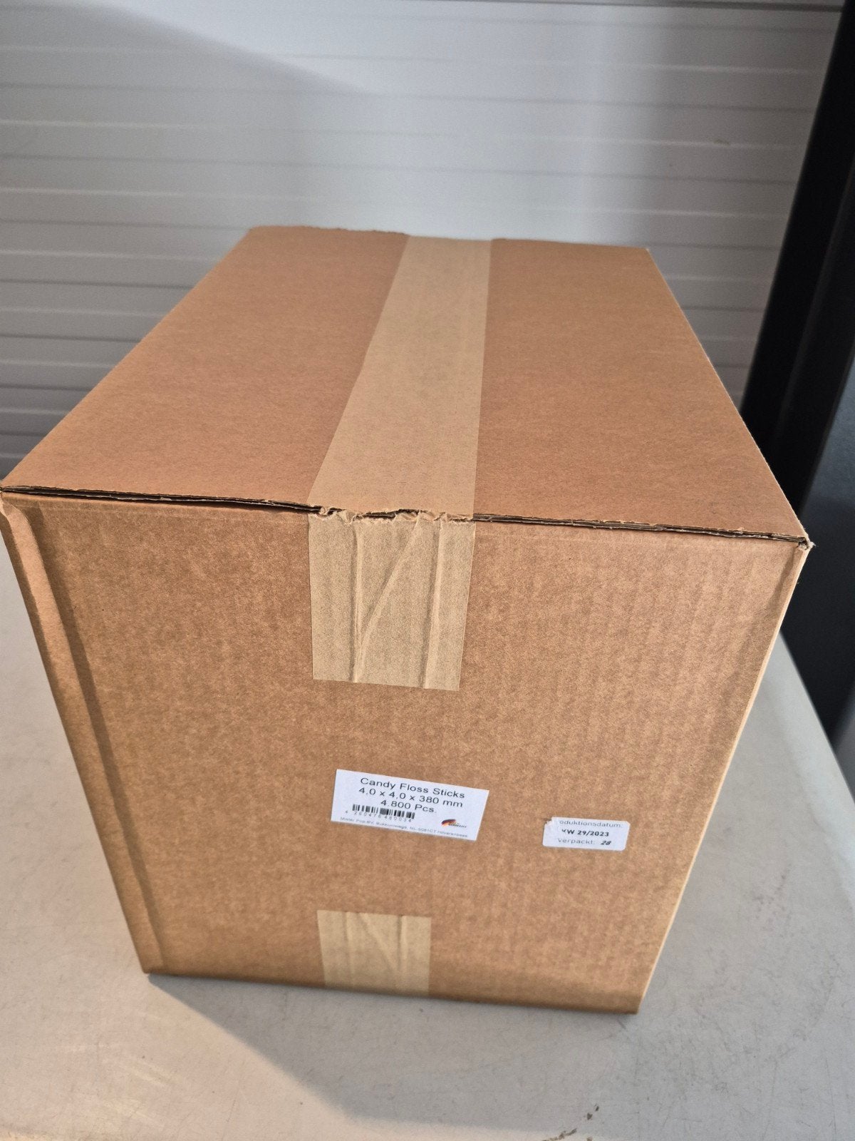 Te koop:2 dozen stokjes: suikerspin / wafellolly's 4x4x380mm, Hobby en Vrije tijd, Feestartikelen | Verhuur, Ophalen, Nieuw, Overige