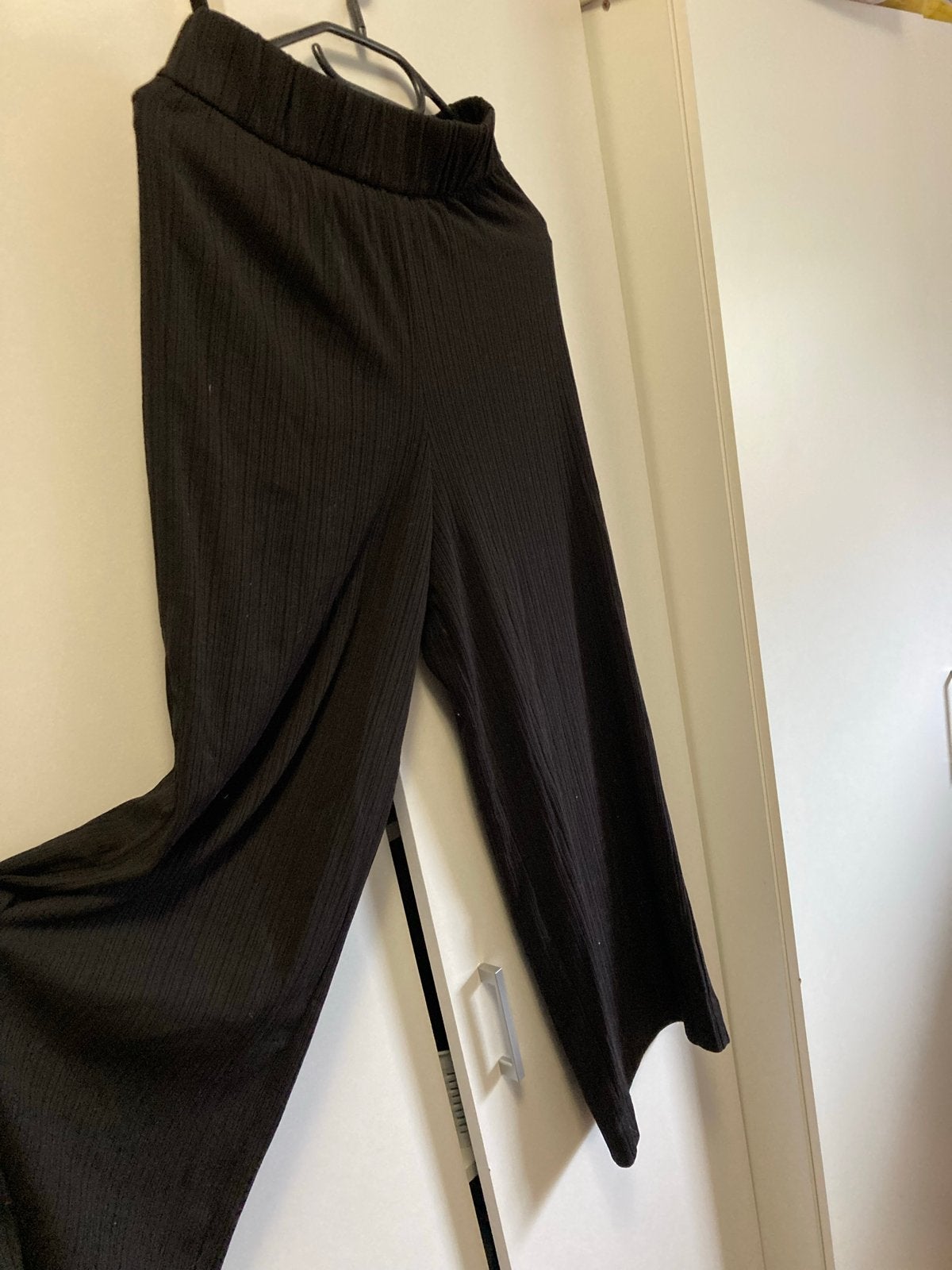 Monki zwarte ribbroek - Maat XS, Zwart, Nieuw, Ophalen of Verzenden, Maat 34 (XS) of kleiner