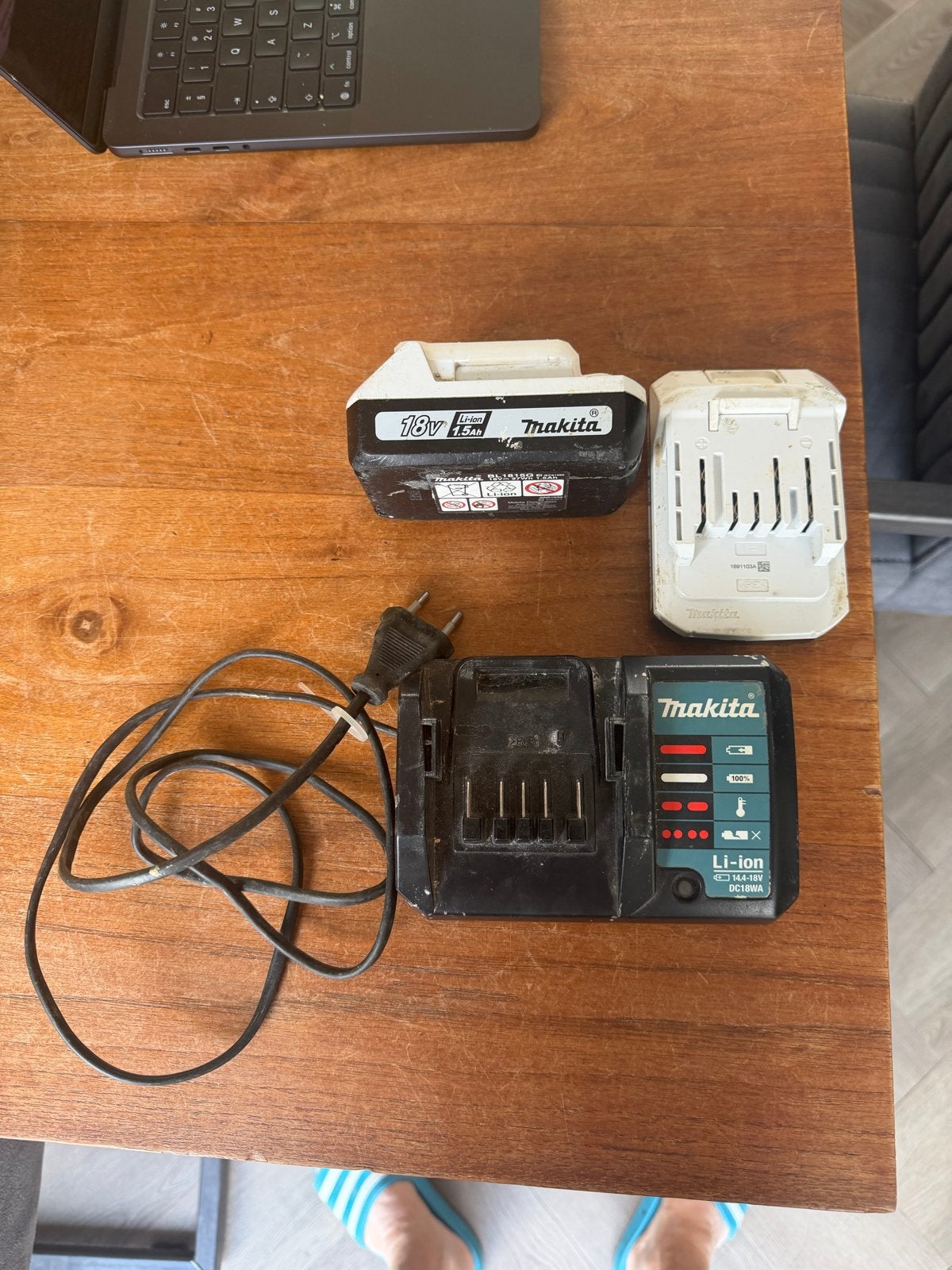 Makita 2 st Accu BL1815G 18V 1.5Ah met Oplader DC18WA, Ophalen of Verzenden, Gebruikt