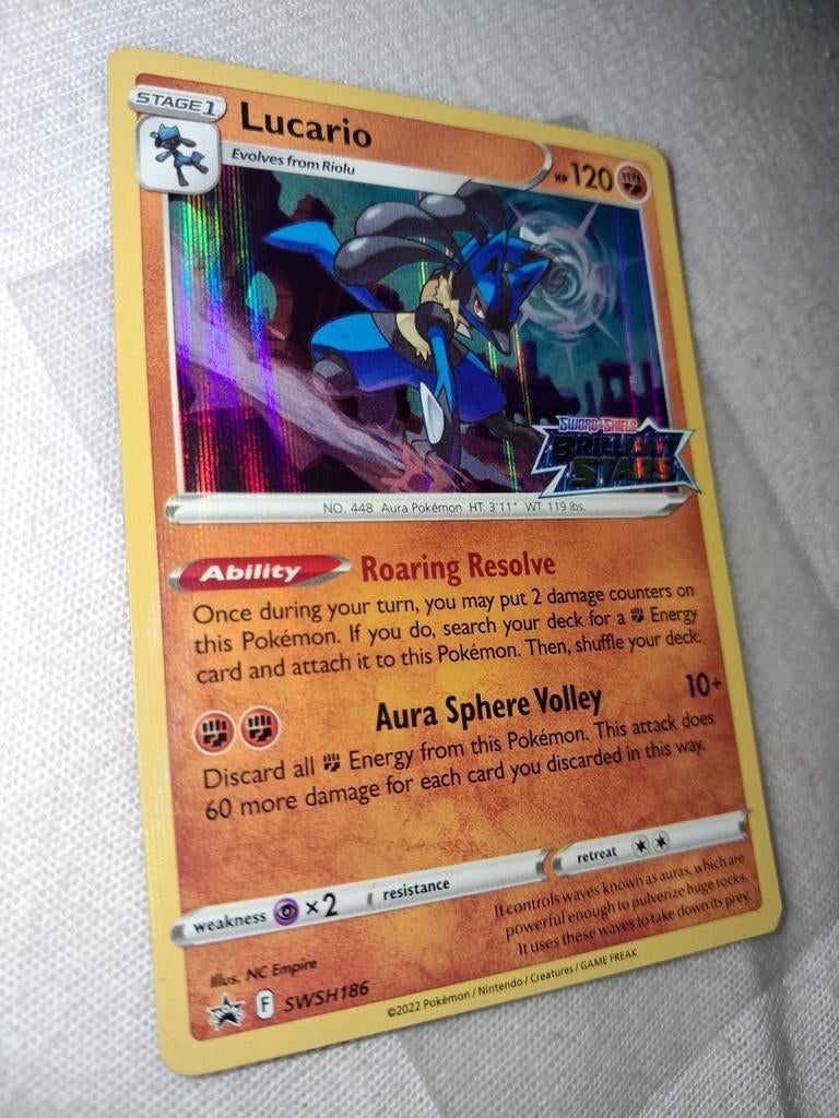 Lucario pokemon kaart, Ophalen of Verzenden, Zo goed als nieuw, Losse kaart, Foil