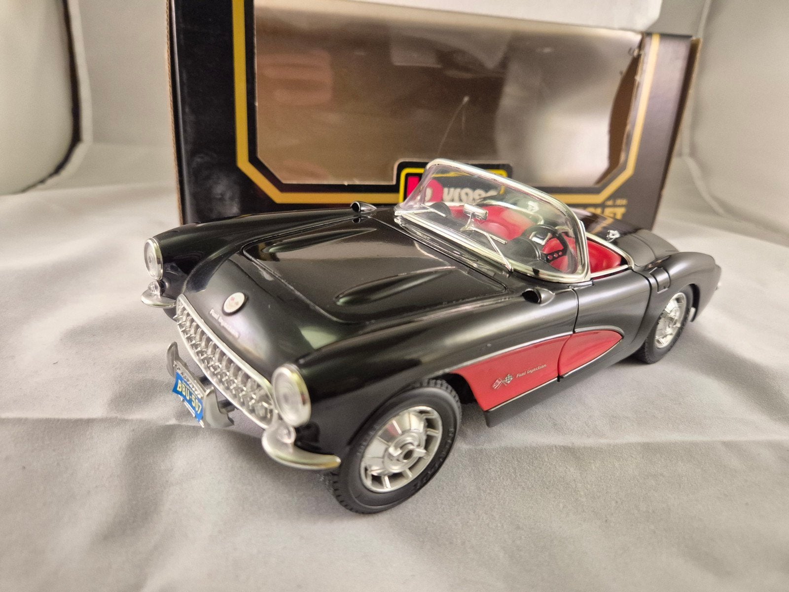 Bburago Chevrolet Corvette 1957 -Schaalmodel 1:18, Hobby en Vrije tijd, Ophalen of Verzenden, Zo goed als nieuw, Auto, Bburago