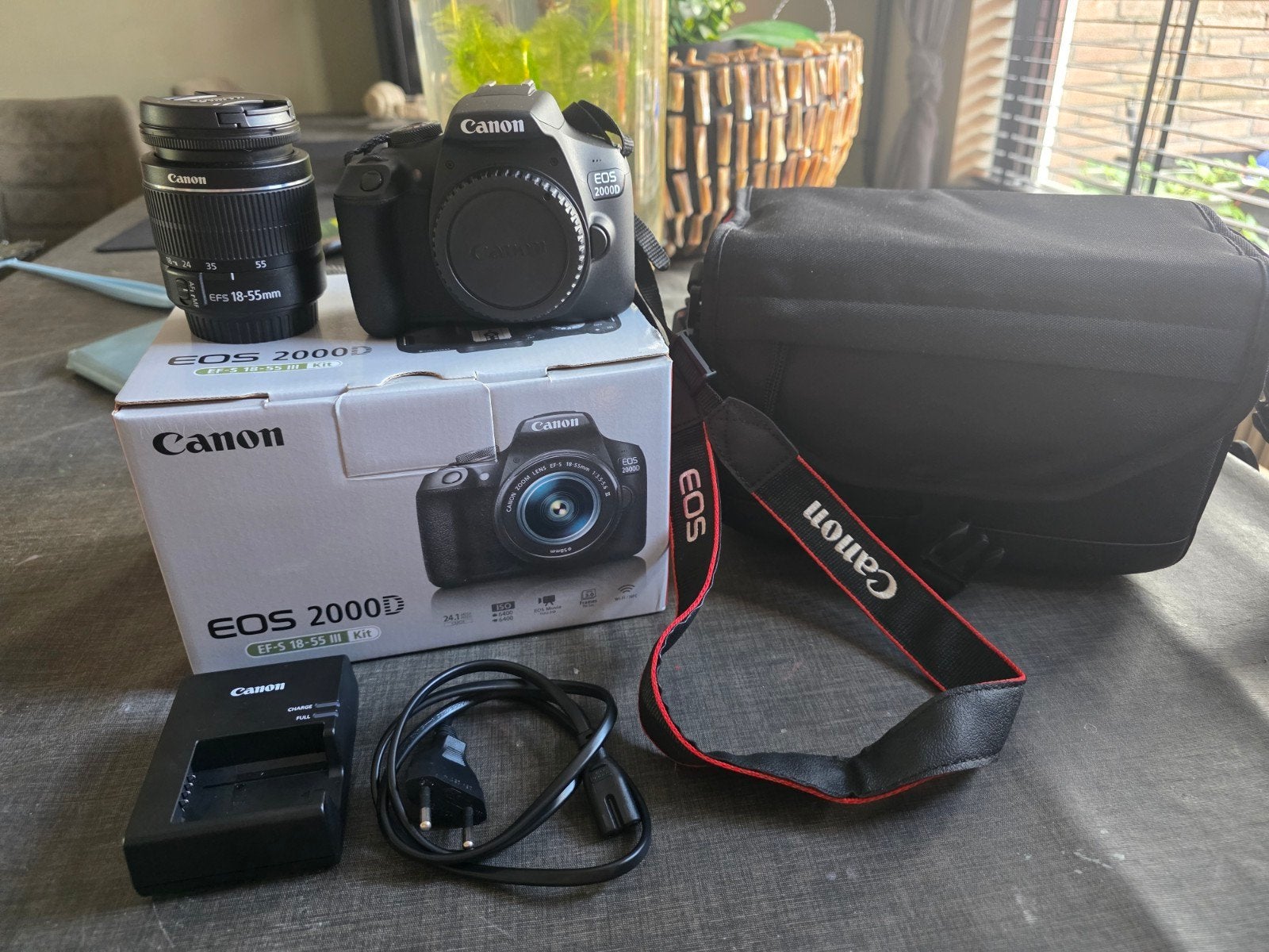 Canon EOS 2000D Digitale Spiegelreflexcamera met extra lens, Ophalen