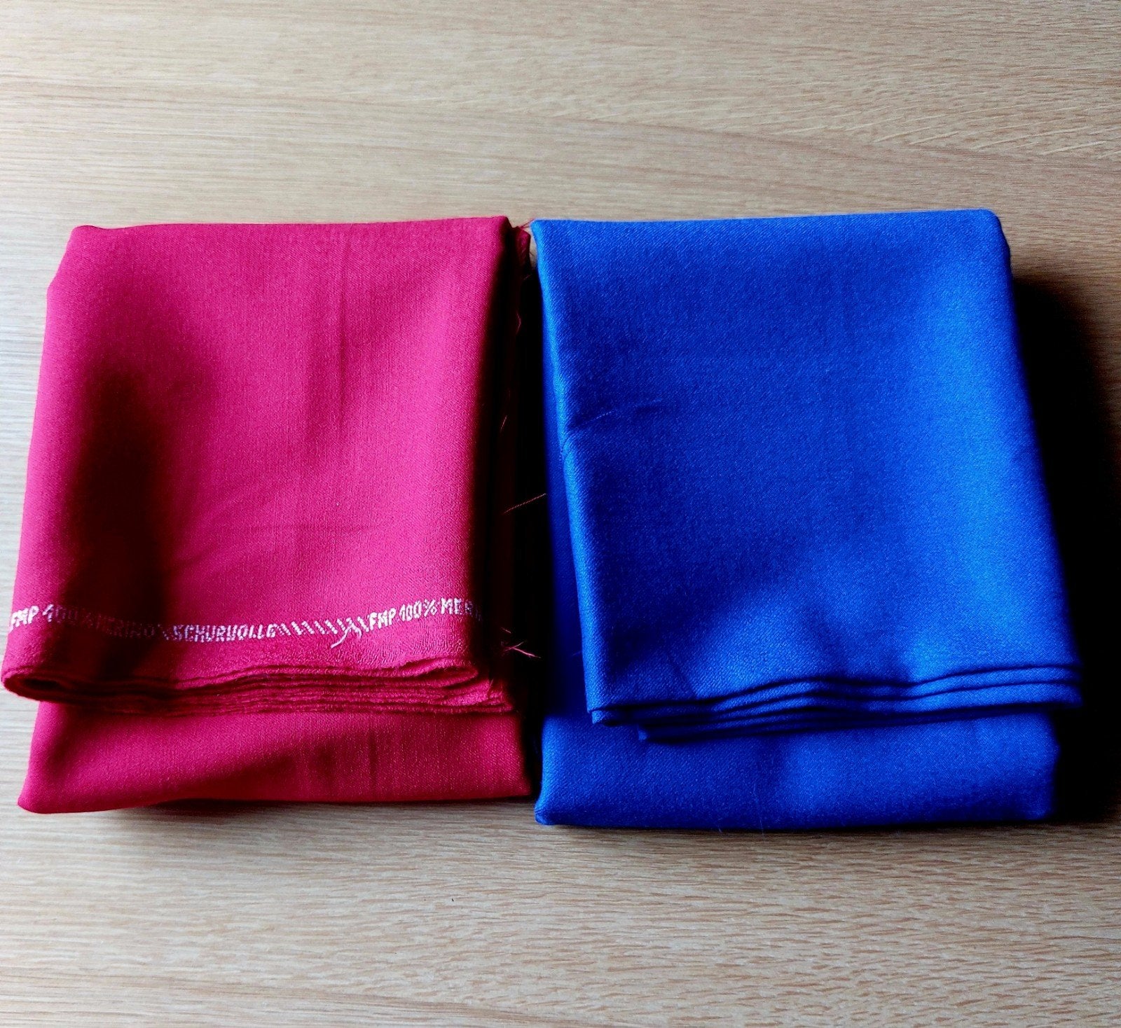 2 Grote coupons 100% wollen stoffen; nieuwstaat., Wol, 120 cm of meer, Nieuw, Ophalen of Verzenden