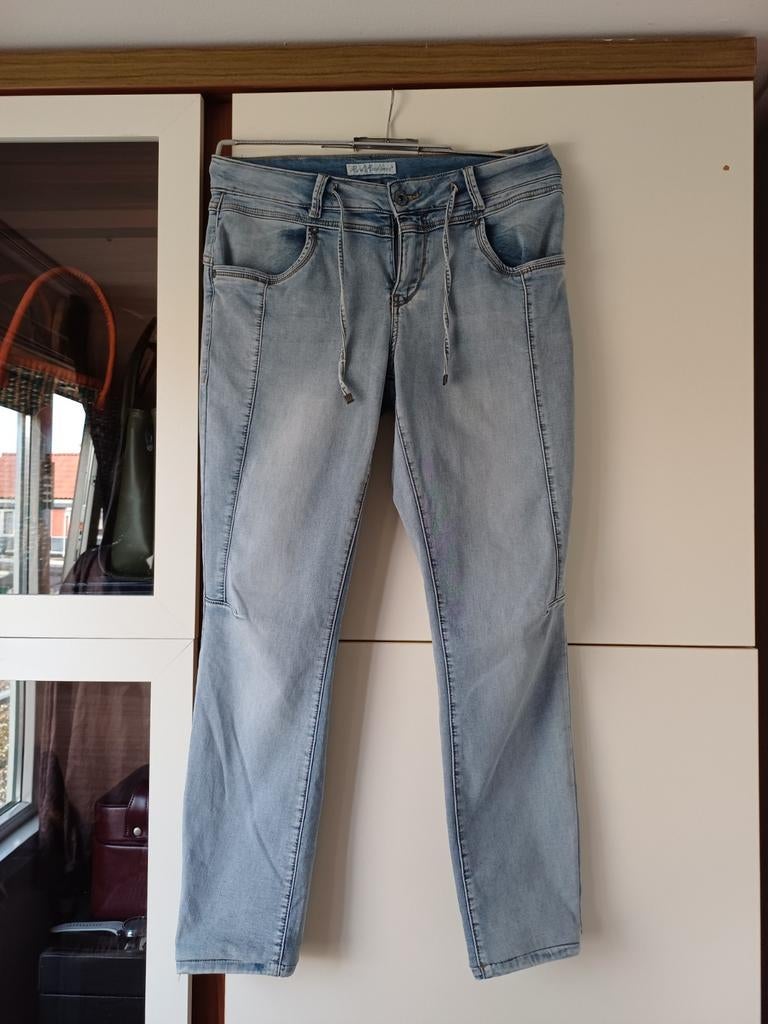 Red button jeans ZGAN, Kleding | Dames, Spijkerbroeken en Jeans, Ophalen of Verzenden, Zo goed als nieuw, Blauw, W30 - W32 (confectie 38/40)
