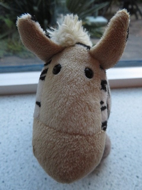 Zebra zebrapaard merk Tiamo zacht velours ca 20 cm hoog, Paard, Korrelvulling, Ophalen of Verzenden, Zo goed als nieuw