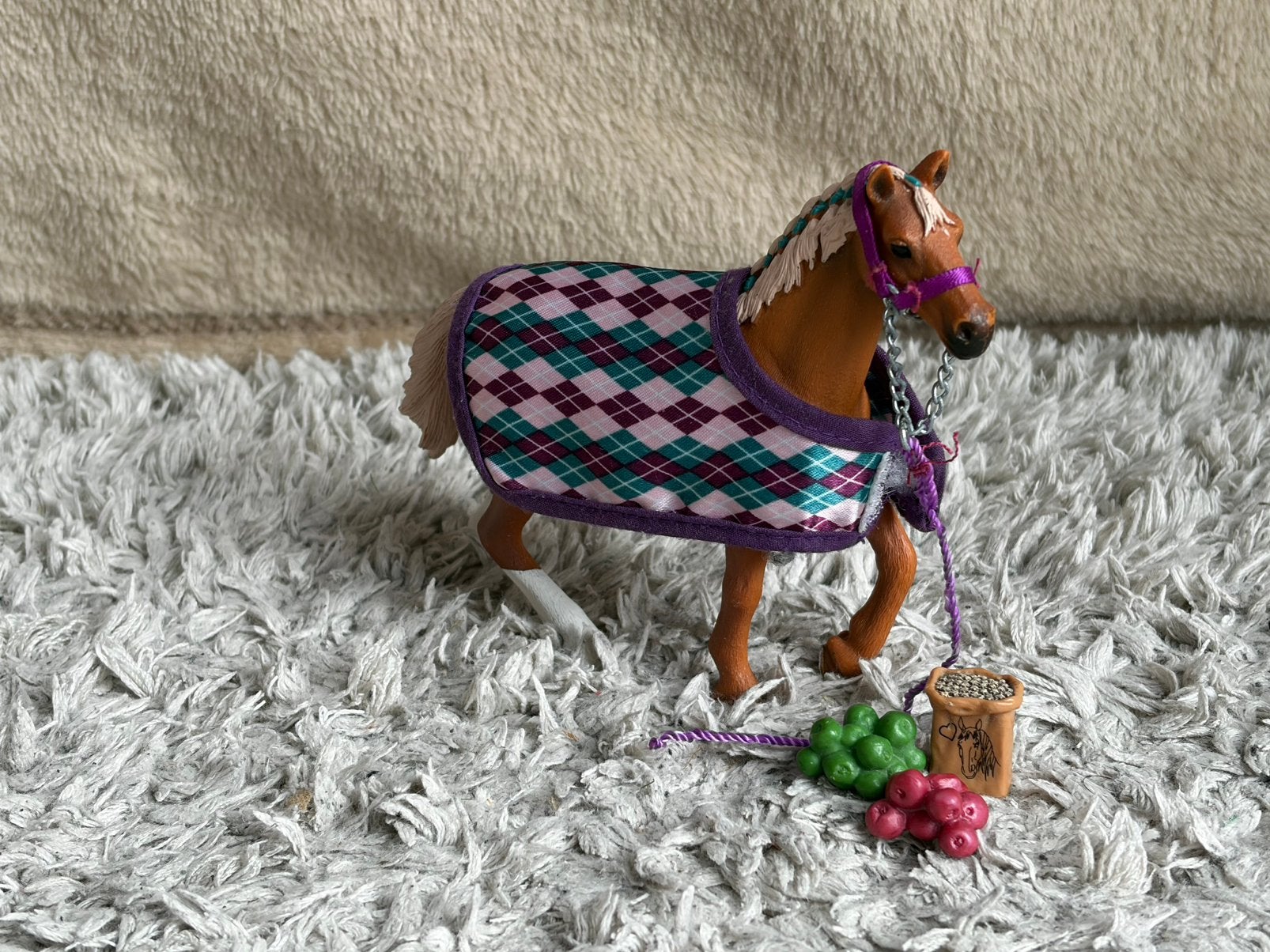 Schleich Engelse Volbloed met deken (setnummer 42360), Ophalen of Verzenden, Gebruikt, Paard, Beeldje of Figuurtje