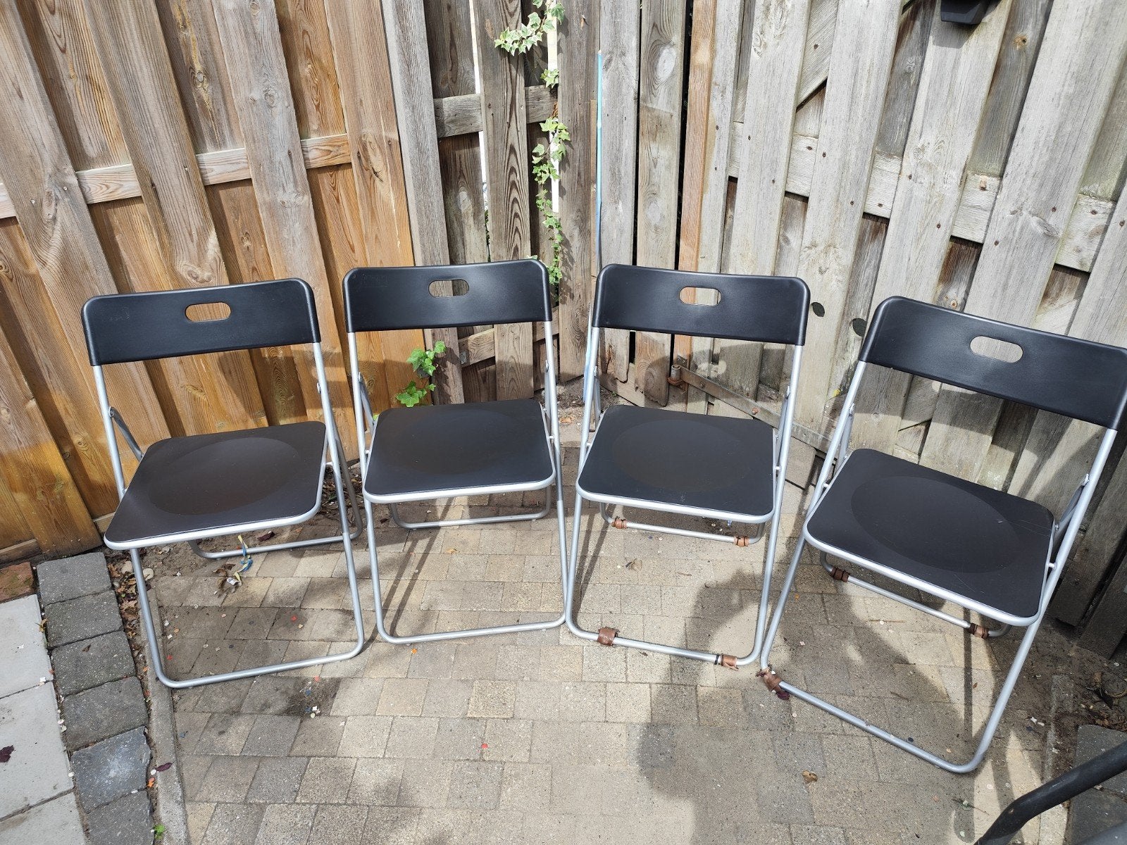 4x Zwarte Klapstoelen - Handig en Ruimtebesparend, Ophalen, Praktisch, Modern, Gebruikt, Zwart