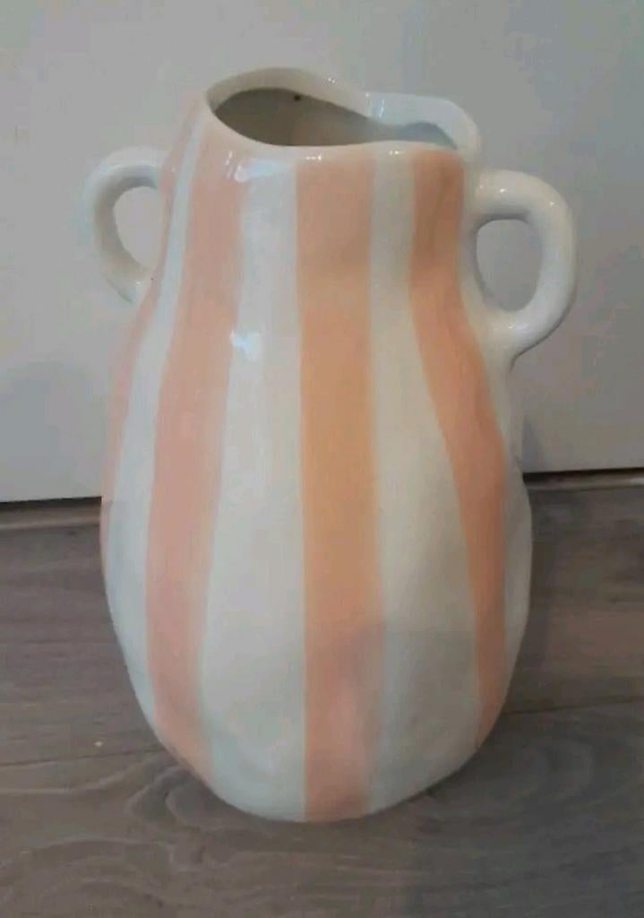 Vaas met roze strepen, Overige kleuren, Aardewerk of Porselein, Nieuw, Ophalen of Verzenden