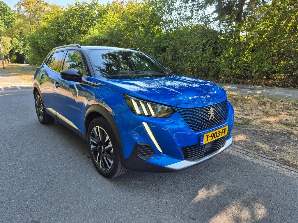 Peugeot 2008 EV GT 50kWh 136pk 2023 Blauw SOH 97,9, 136 pk, Zwart, Blauw, Alcantara