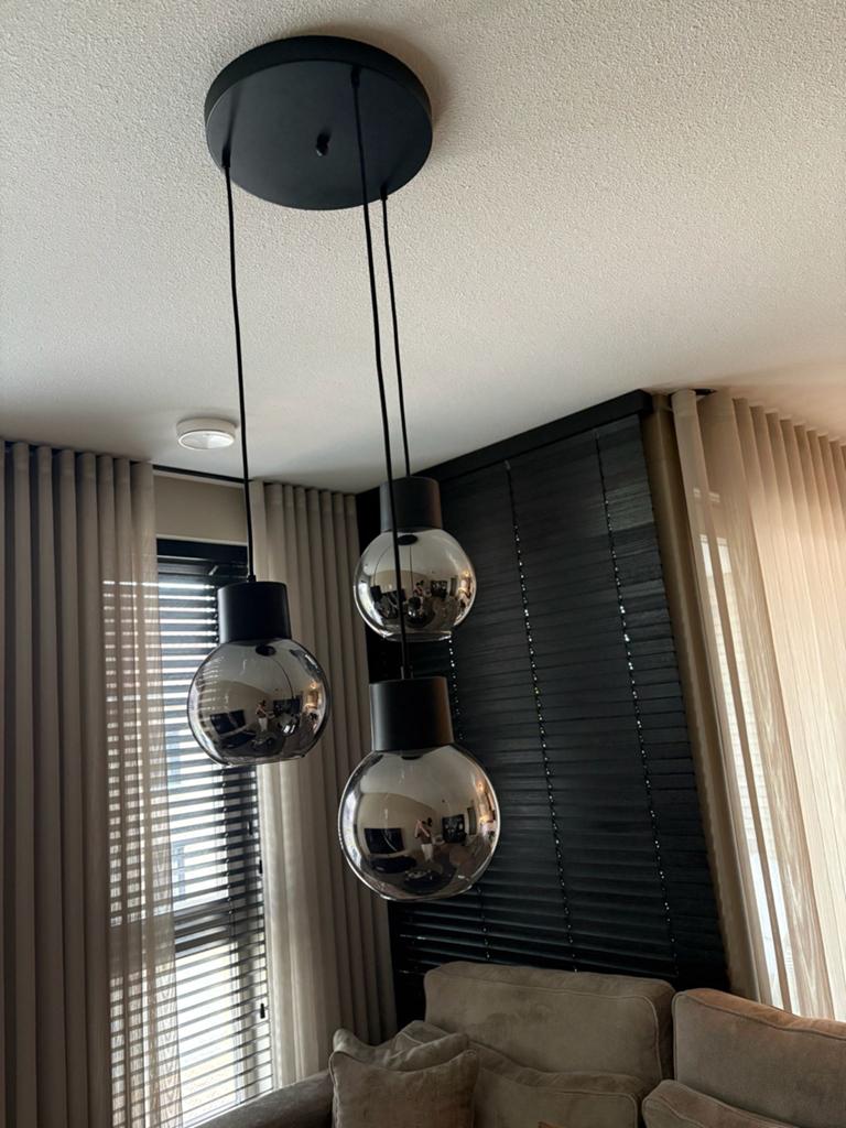 Moderne hanglamp met 3 rookglazen bollen, Ophalen, Zo goed als nieuw, Glas, 75 cm of meer