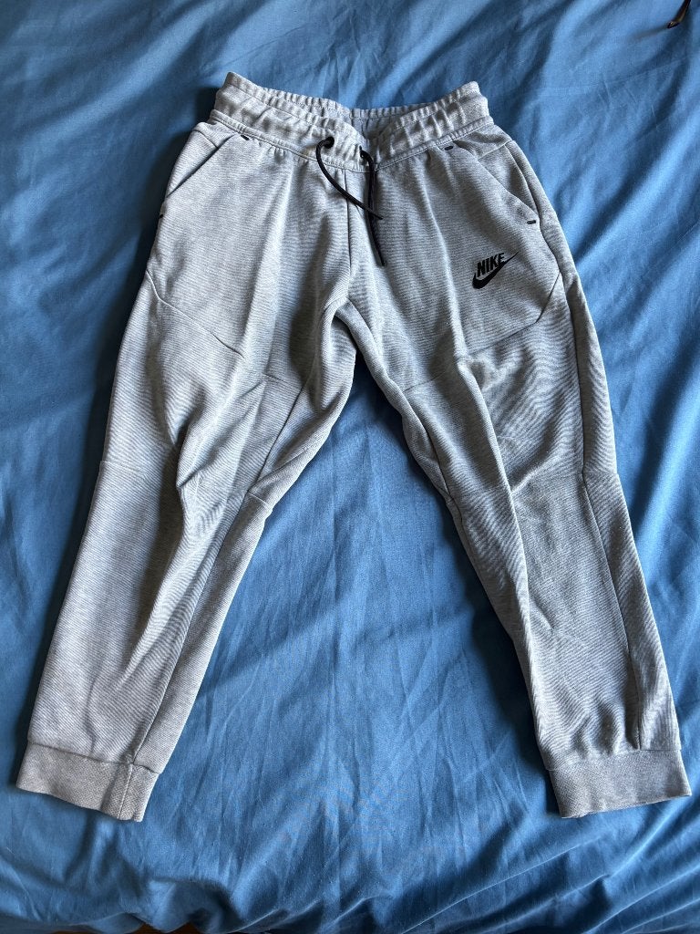 Nike tech broek maat 140 = 9 a 10 jaar, Maat XS of kleiner, Ophalen of Verzenden, Broek