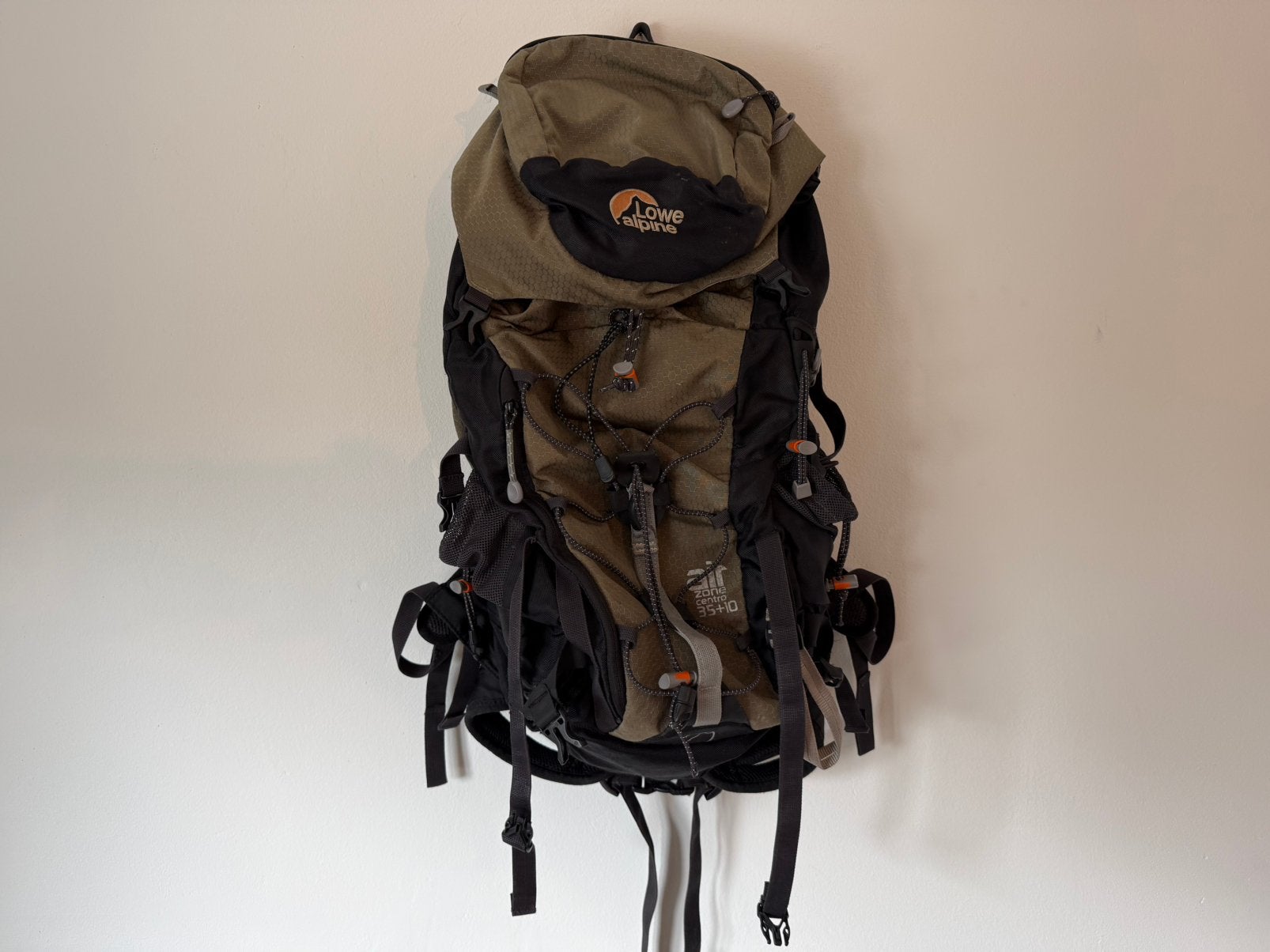 Lowe Alpine Airzone Centro 35+10 rugzak, Overige merken, 40 cm of meer, Gebruikt, Minder dan 30 cm