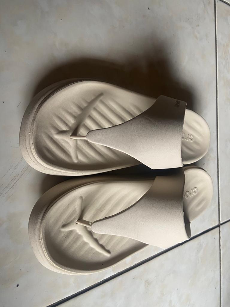 crocs sandalen maat 37, Beige, Zo goed als nieuw, Sandalen of Muiltjes, Ophalen of Verzenden