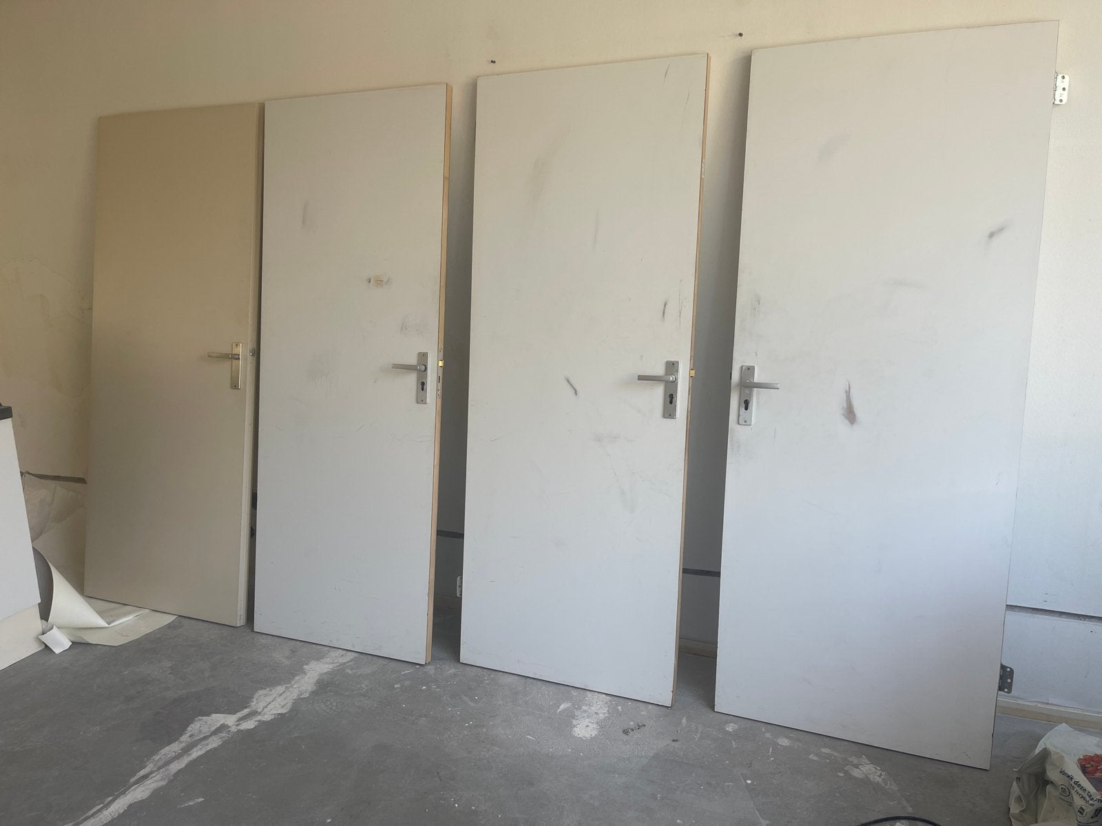 4 opdekdeuren, wit, Doe-het-zelf en Verbouw, Deuren en Horren, Ophalen, Gebruikt, 80 tot 100 cm, Binnendeur