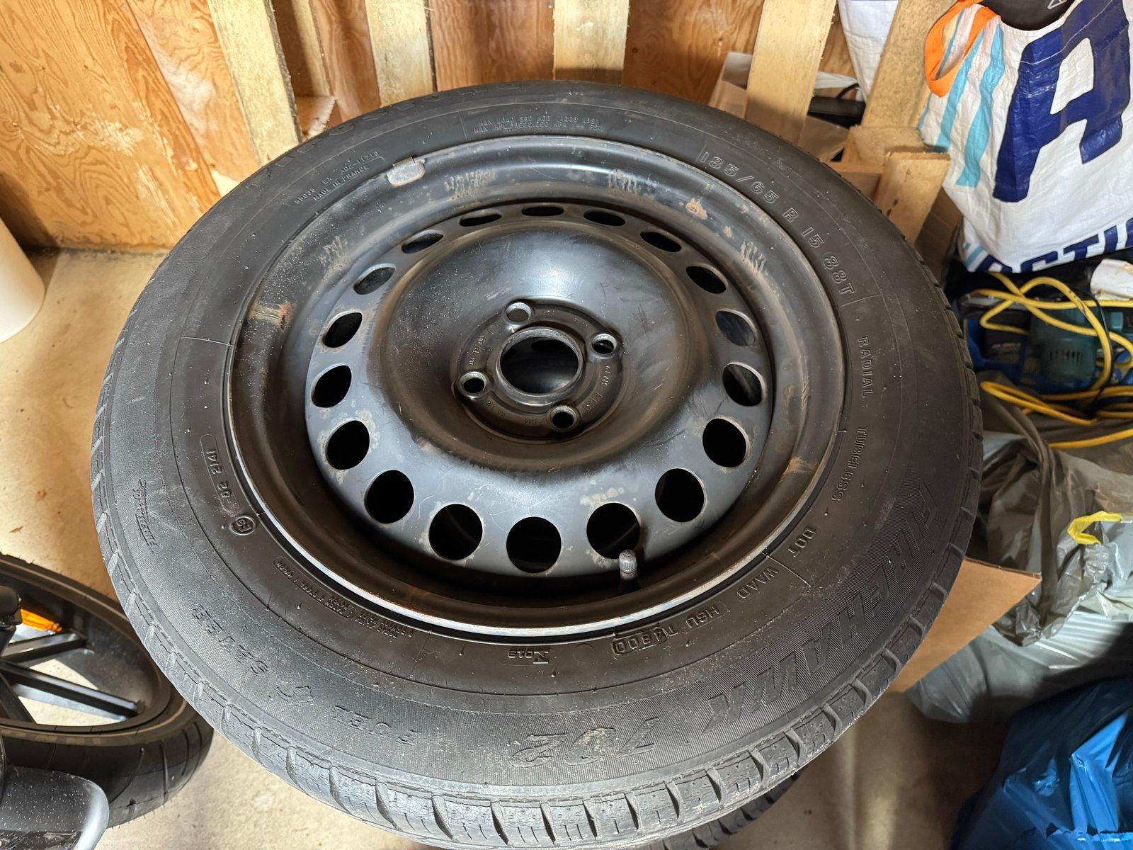 185/65 R15 Set van 4 gebruikte met stalen velgen, Auto-onderdelen, Gebruikt, 15 inch, Banden en Velgen, Personenwagen