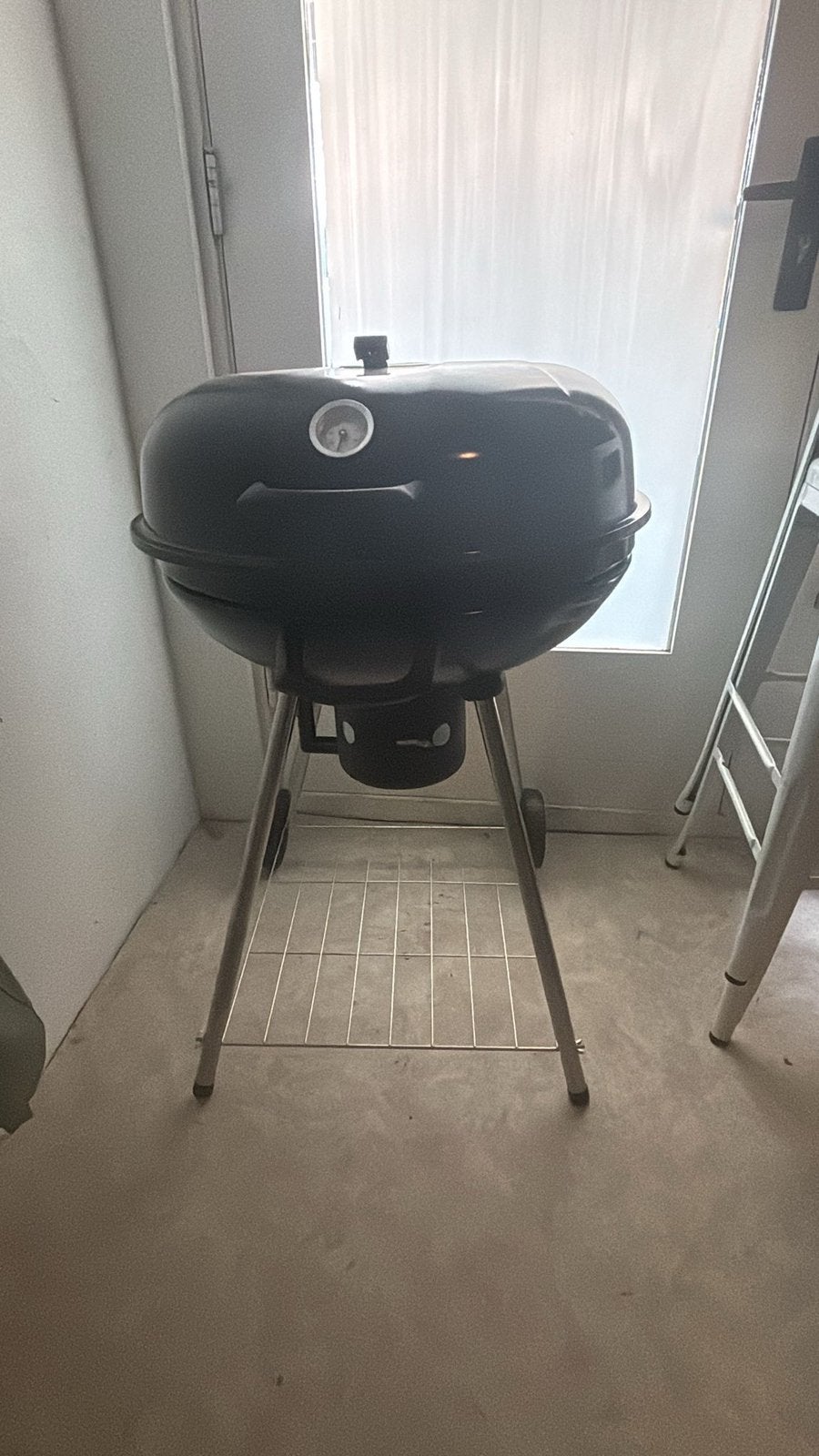 Houtskool Kogel barbecue zwart ZGAN, Ophalen, Zo goed als nieuw, Met accessoires