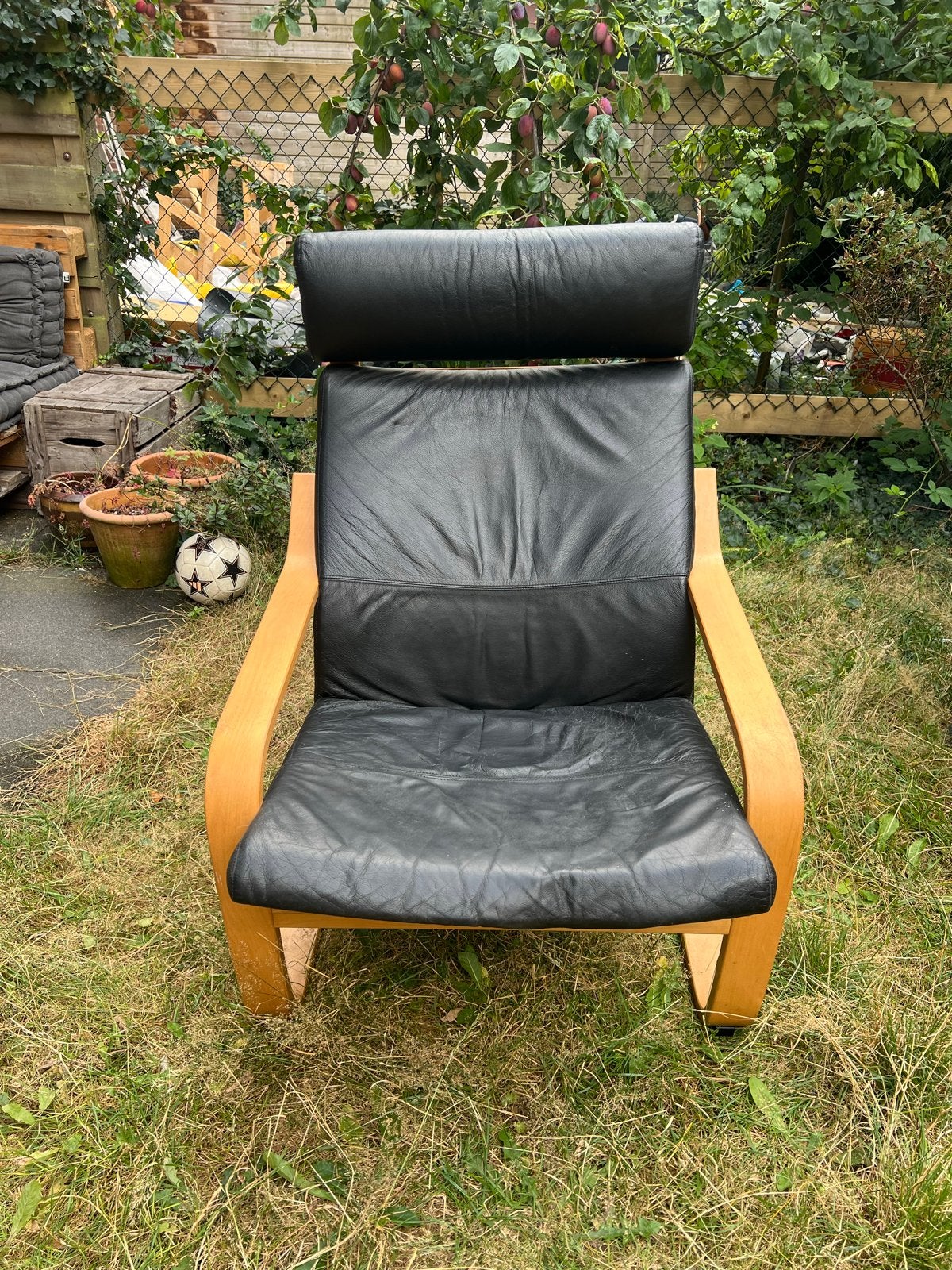 Ikea Poäng x Noburu Nakamura fauteuil met zwart leren kussen, Huis en Inrichting, Fauteuils, Ophalen, Gebruikt, 75 tot 100 cm
