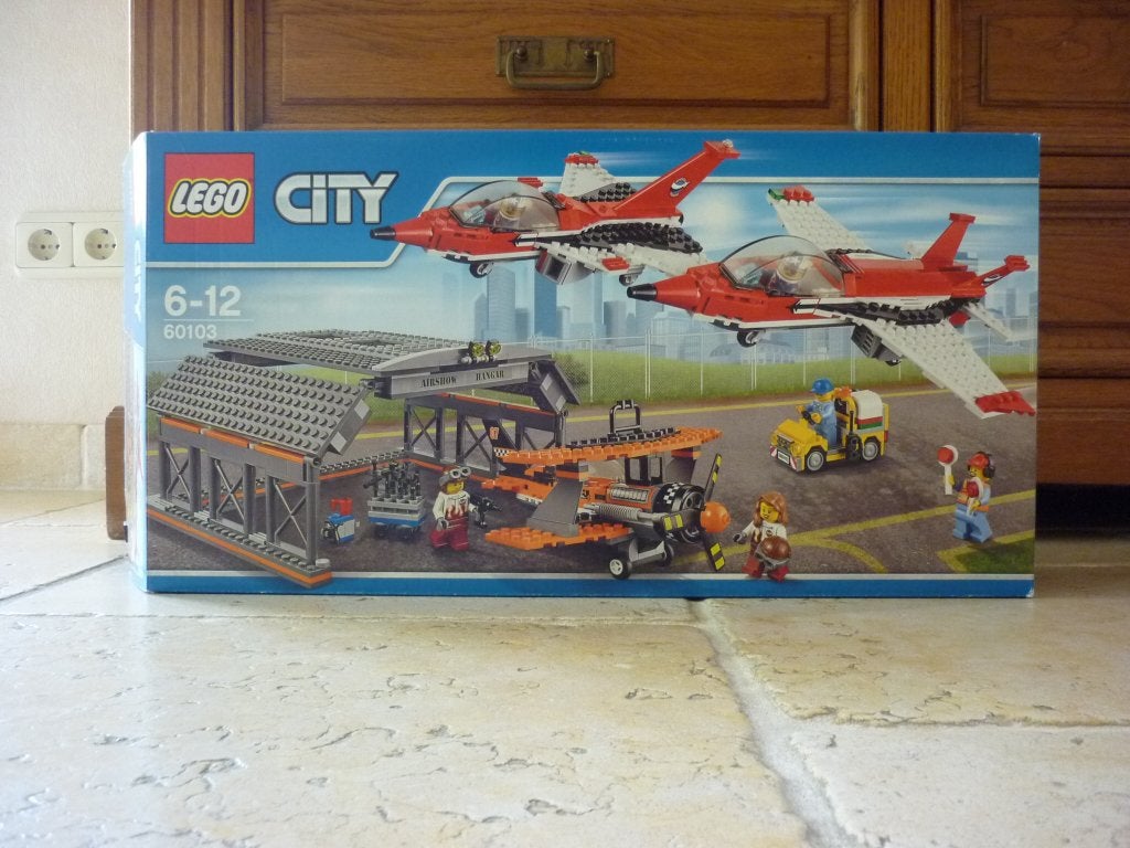 Foto 9 van Lego City 60103 - Vliegveld Luchtvaartshow