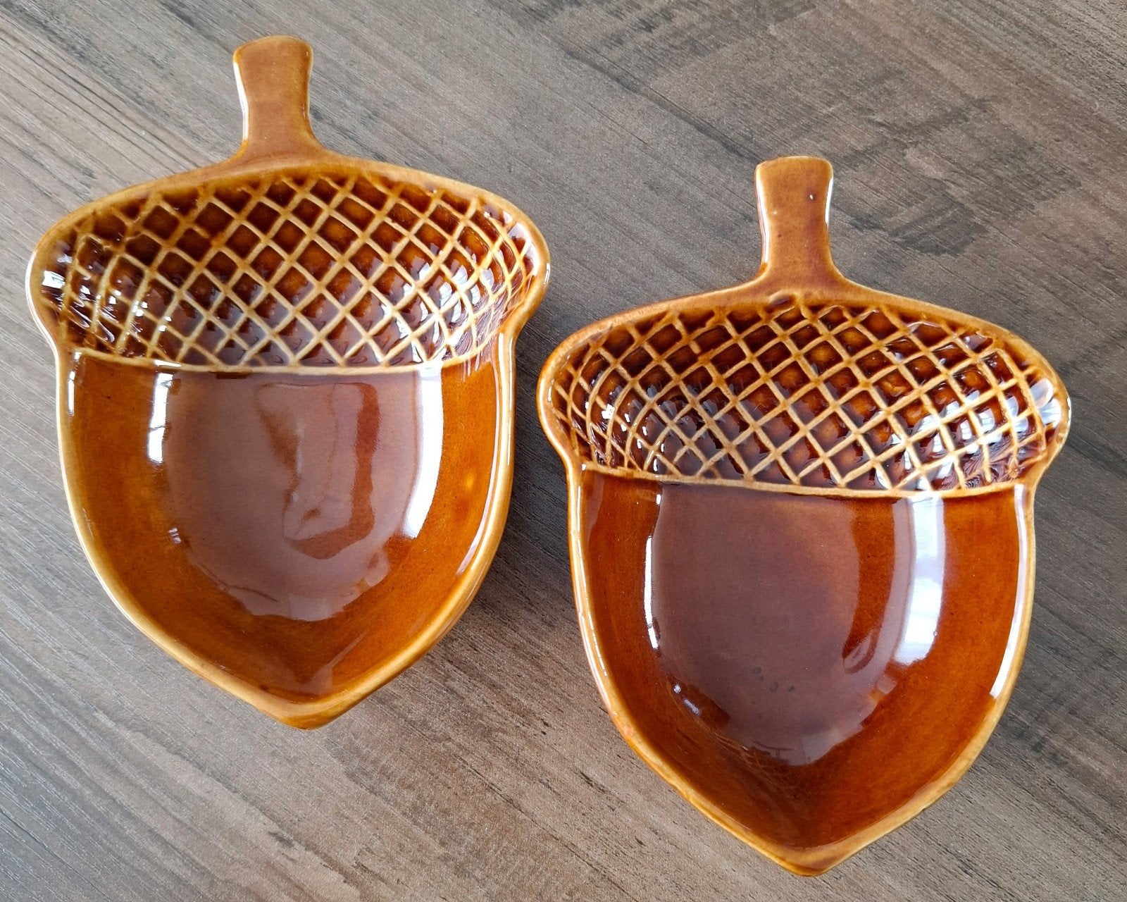 2 eikelvormige schaaltjes van keramiek, Ophalen of Verzenden, Bruin, Steen/keramiek, Landelijk