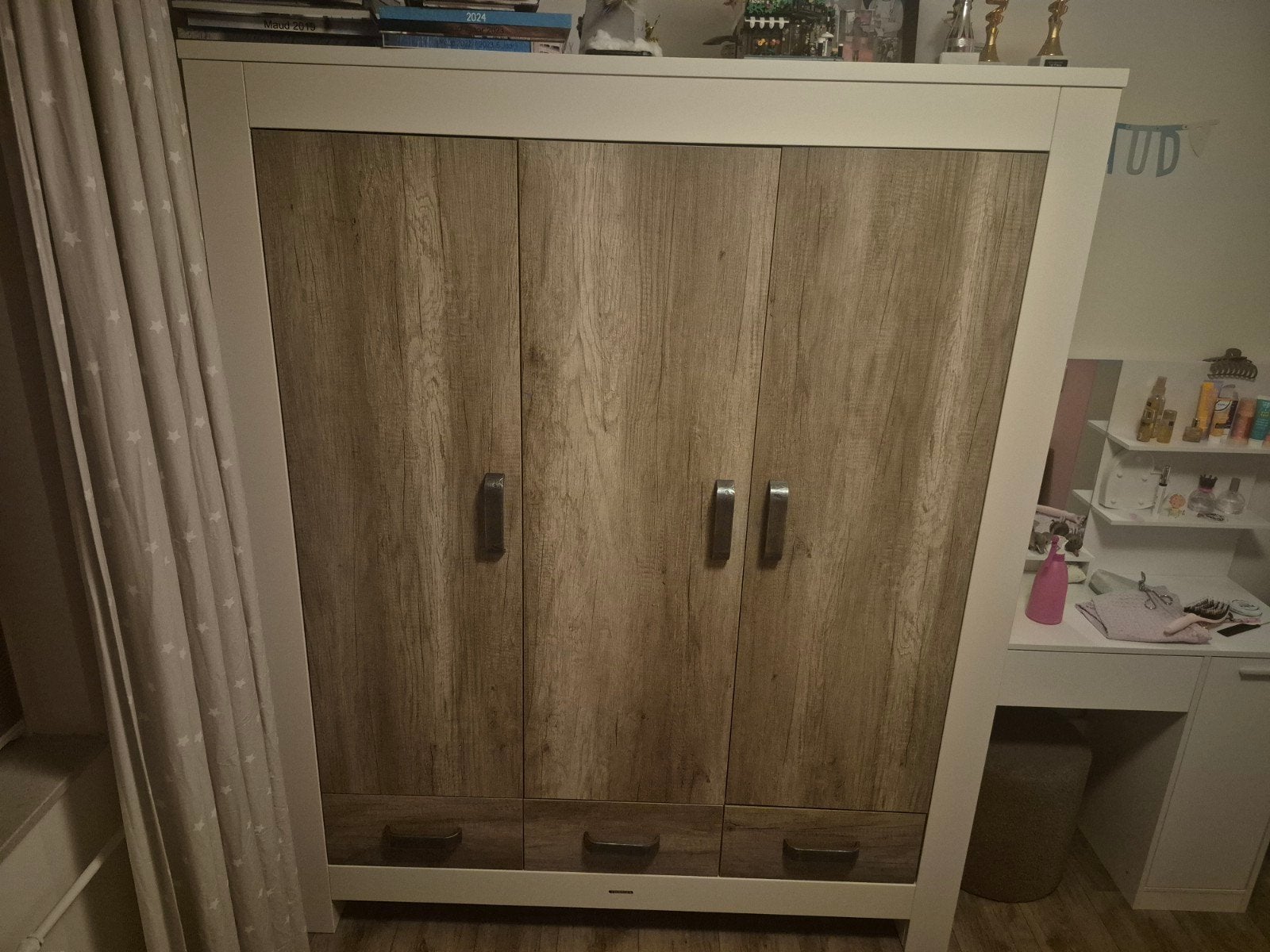 Ruime kledingkast met hang-, liggedeelte en 3 lades, Huis en Inrichting, Ophalen, Met lade(s), Gebruikt, 150 tot 200 cm