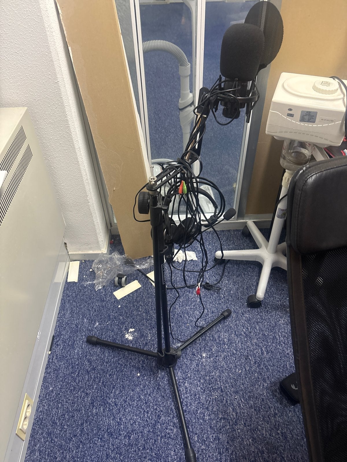 Studiomicrofoon set met standaard en koptelefoon, Ophalen of Verzenden, Gebruikt, Studiomicrofoon