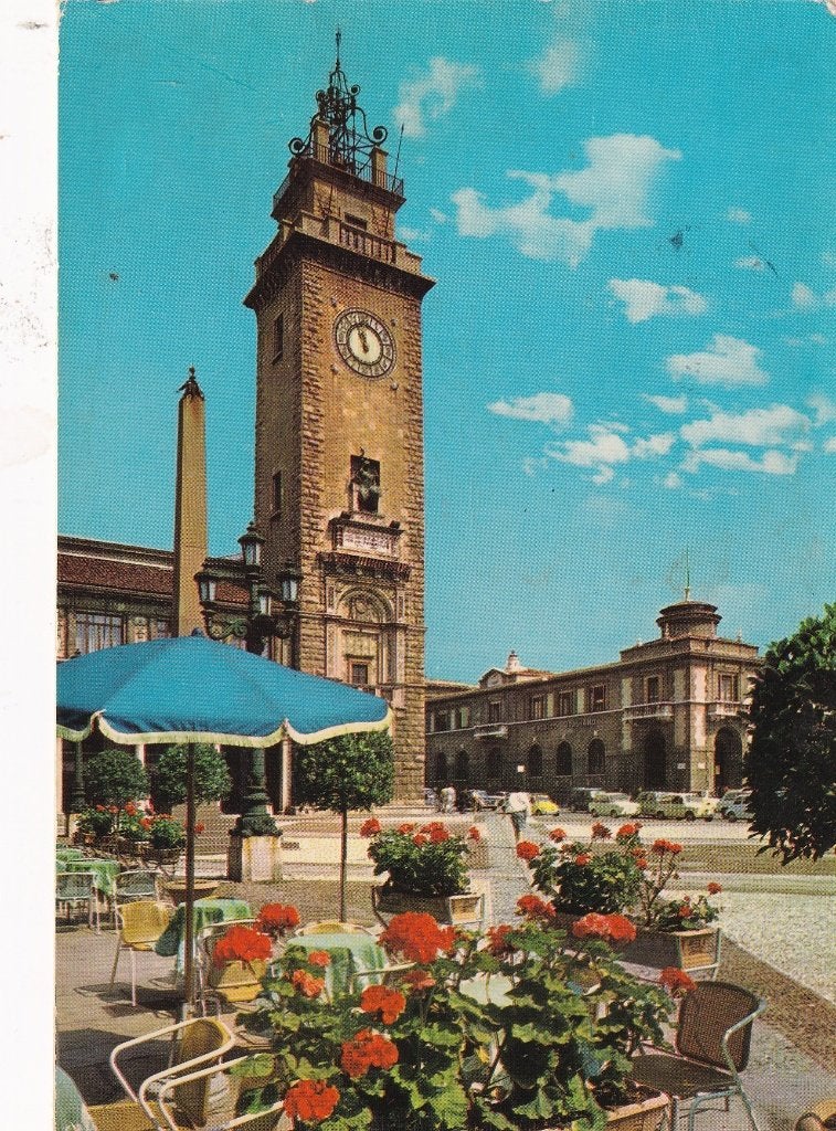 Italië bergamo, piazza vittorio veneto- torre ai caduti, Verzamelen, Verzenden, 1960 tot 1980, Gelopen, Italië