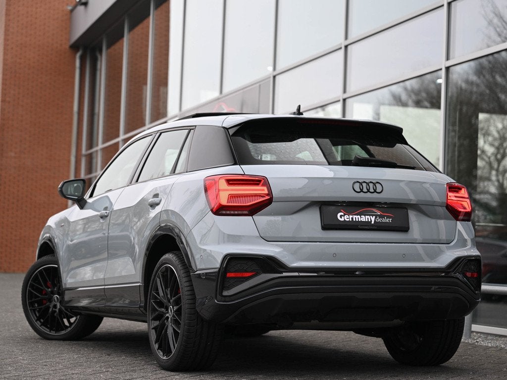 Audi Q2 35TFSI 150pk S-Line Pfeilgrau Pano B&O ACC Leder Vir, Auto's, Audi, 4 cilinders, Leder, Bedrijf, Zilver of Grijs