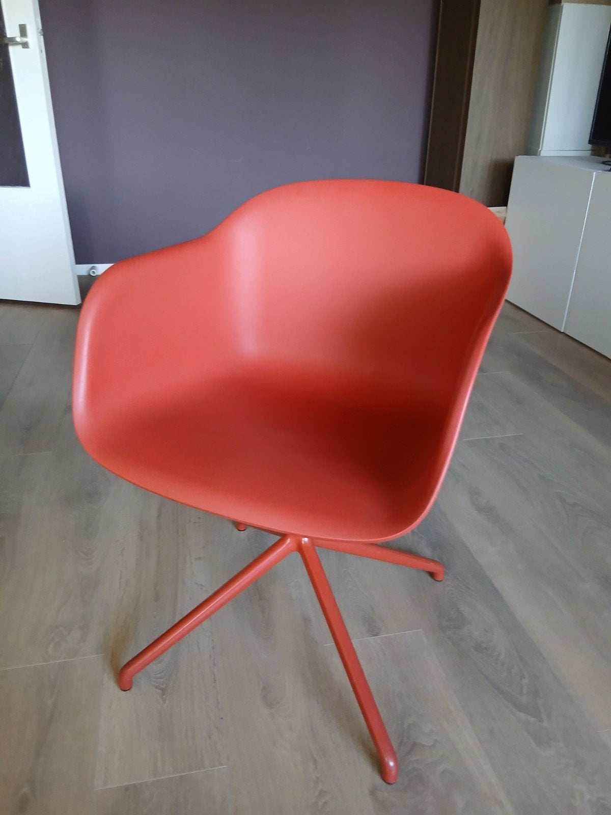 MUUTO Fiber Swivel Chair draaibaar - Rood/Oranje, Ophalen, Gebruikt, Overige kleuren, Modern, Scandinavisch