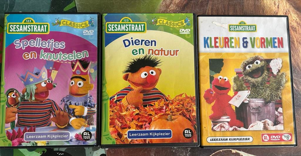 3 Sesamstraat DVD's: Spelletjes, Dieren & Kleuren, Ophalen of Verzenden, Gebruikt