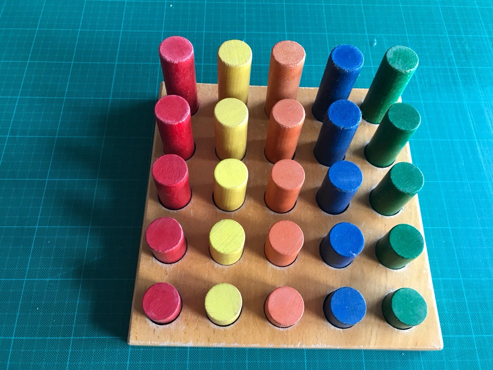 Montessori Sorteerbord Fijne Motoriek vintage retro, Ophalen of Verzenden, Gebruikt, Ontdekken