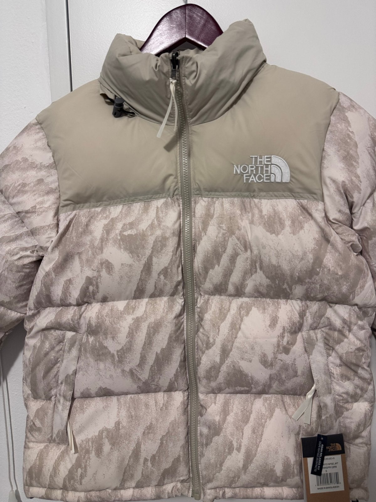 The North Face Nuptse Puffer Jas - Nieuw met S, Ophalen of Verzenden, Nieuw, Maat 38/40 (M), Beige