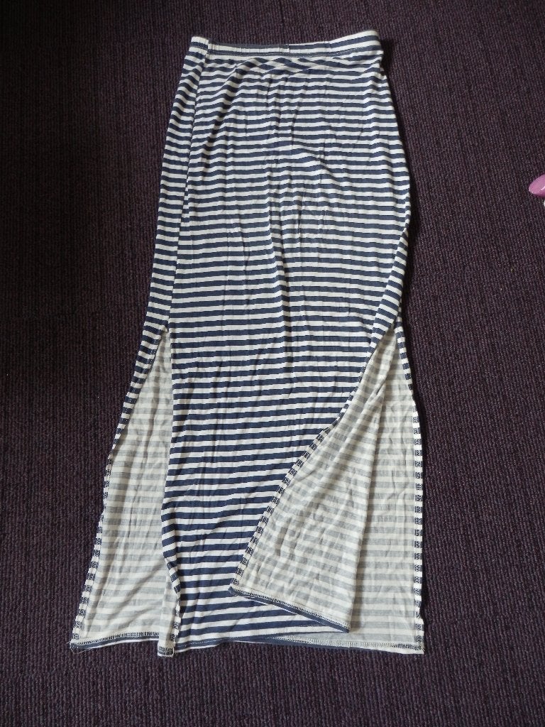 Gestreepte maxi rok met split - Maat M, Maat 38/40 (M), Blauw, Ophalen of Verzenden, Onder de knie