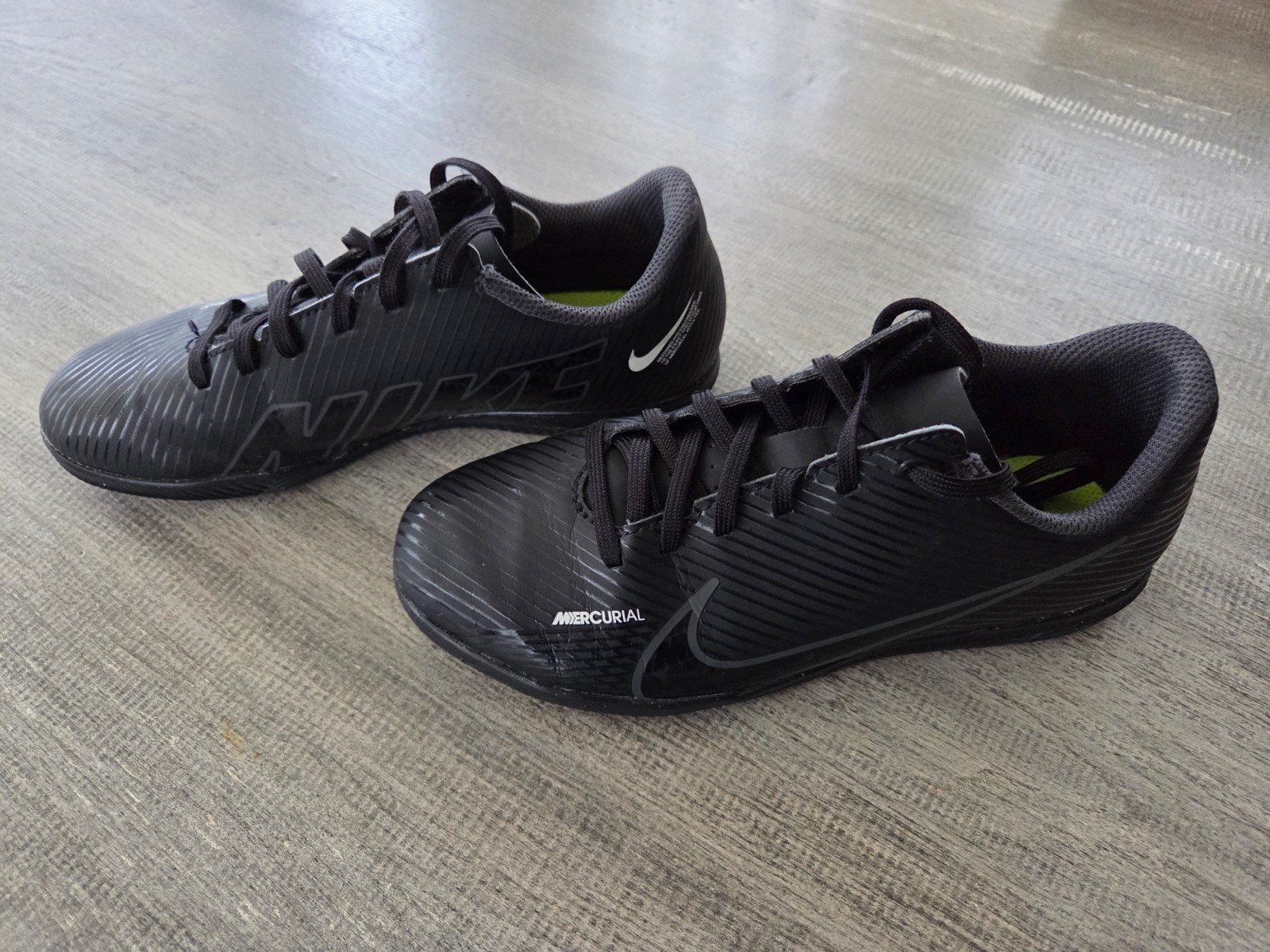 Nike Mercurial zaalvoetbalschoenen mt.33, Nike Mercurial, Ophalen of Verzenden, Zo goed als nieuw, Jongen of Meisje