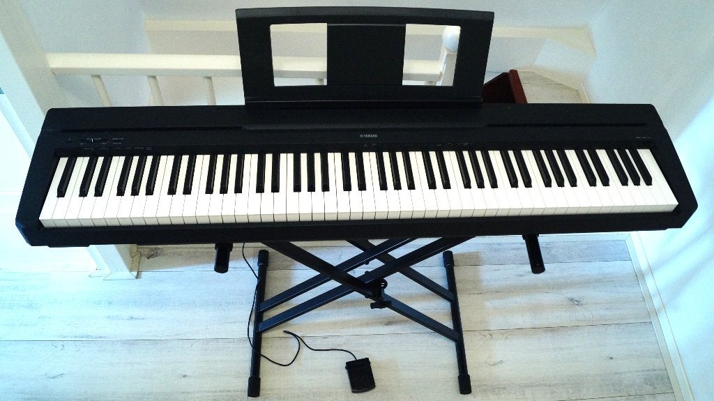 Yamaha P-45 Digitale Piano, inclusief standaard en pedaal, Ophalen, 88 toetsen, Yamaha, Zo goed als nieuw