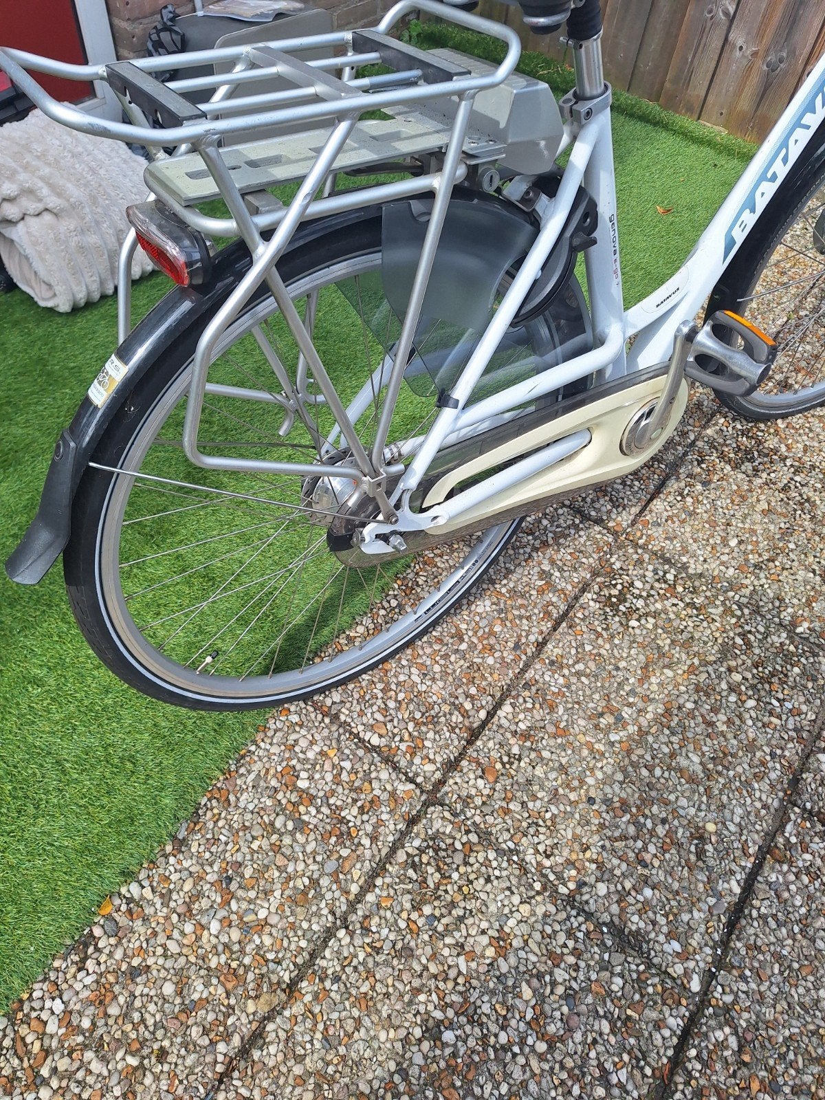 Foto 10 van batavus damesfiets8

28 inch 57 cm

fiets is niet meer elect
