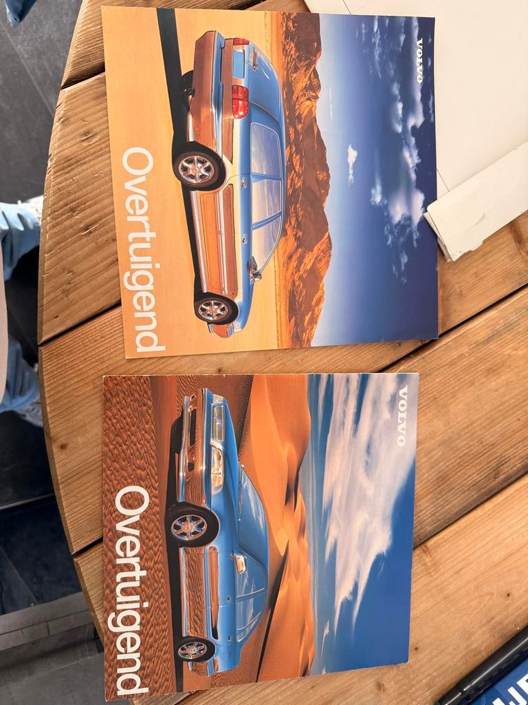 2x Volvo V40 'Overtuigend' brochures, Boeken, Auto's | Folders en Tijdschriften, Zo goed als nieuw, Volvo, Ophalen of Verzenden